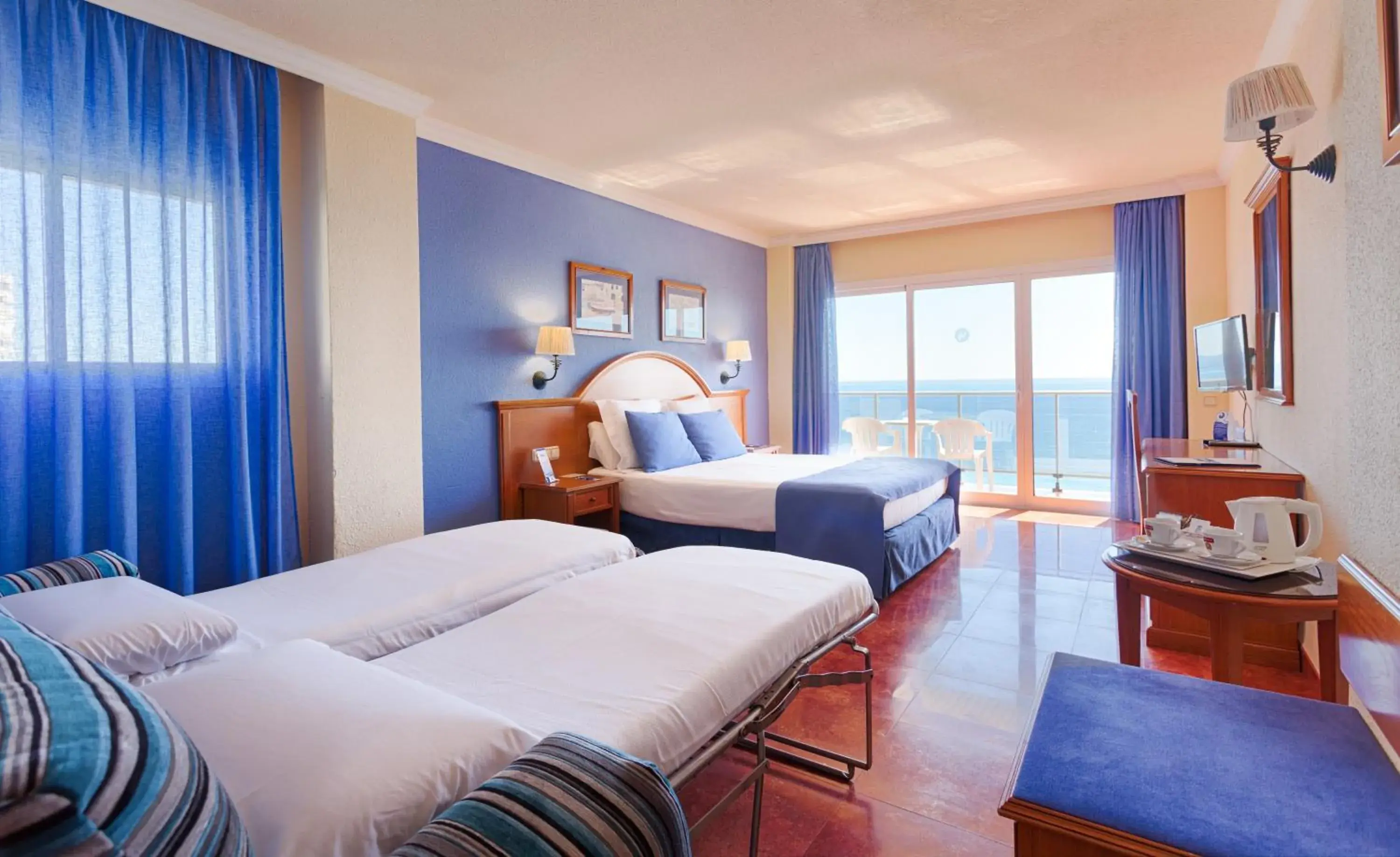 Superior Double Room (2 Adults + 2 Children) in Hotel Isabel Superior Double Room (2 Adults + 2 Children) in Hotel Isabel