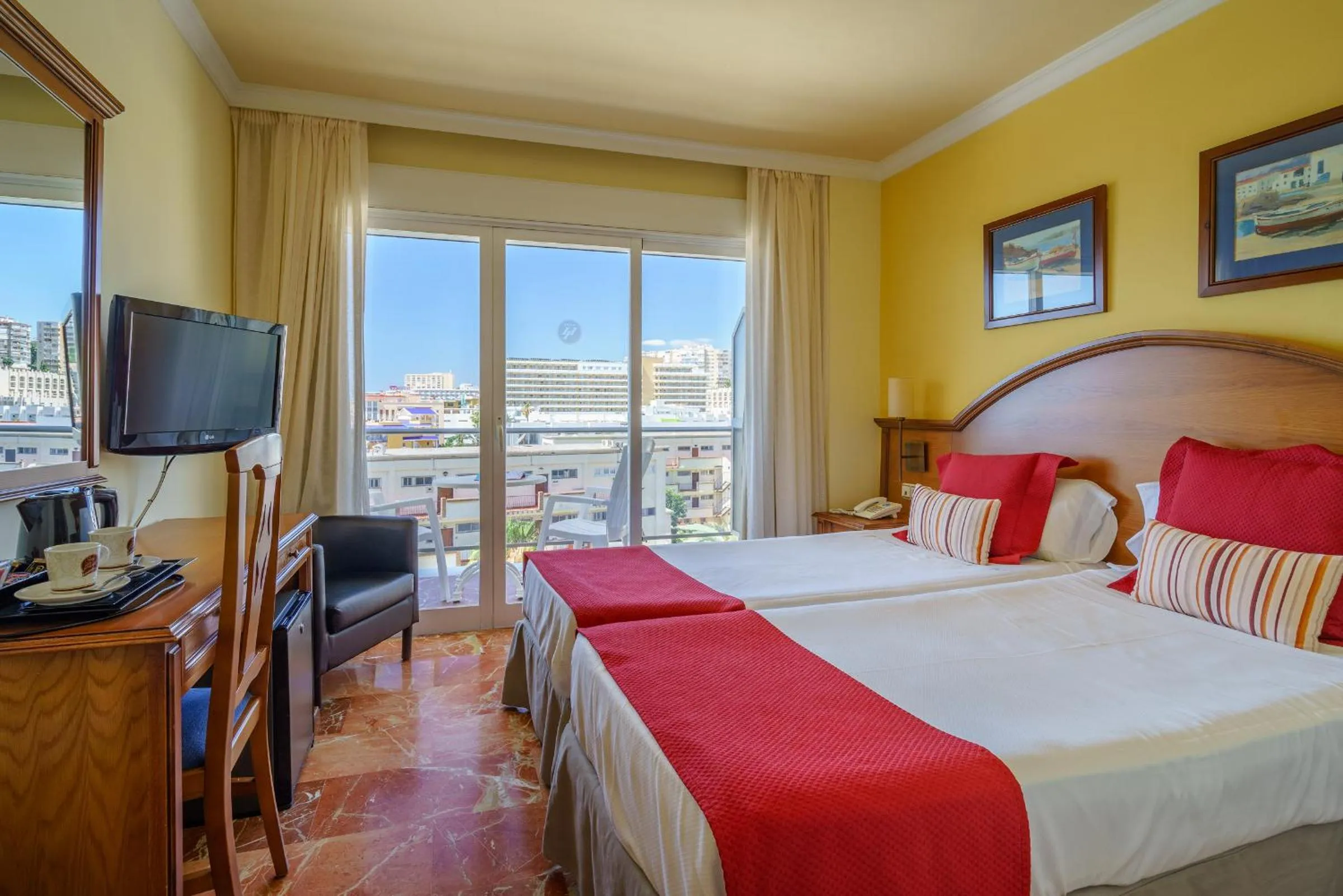 City view, Bed in Hotel Isabel