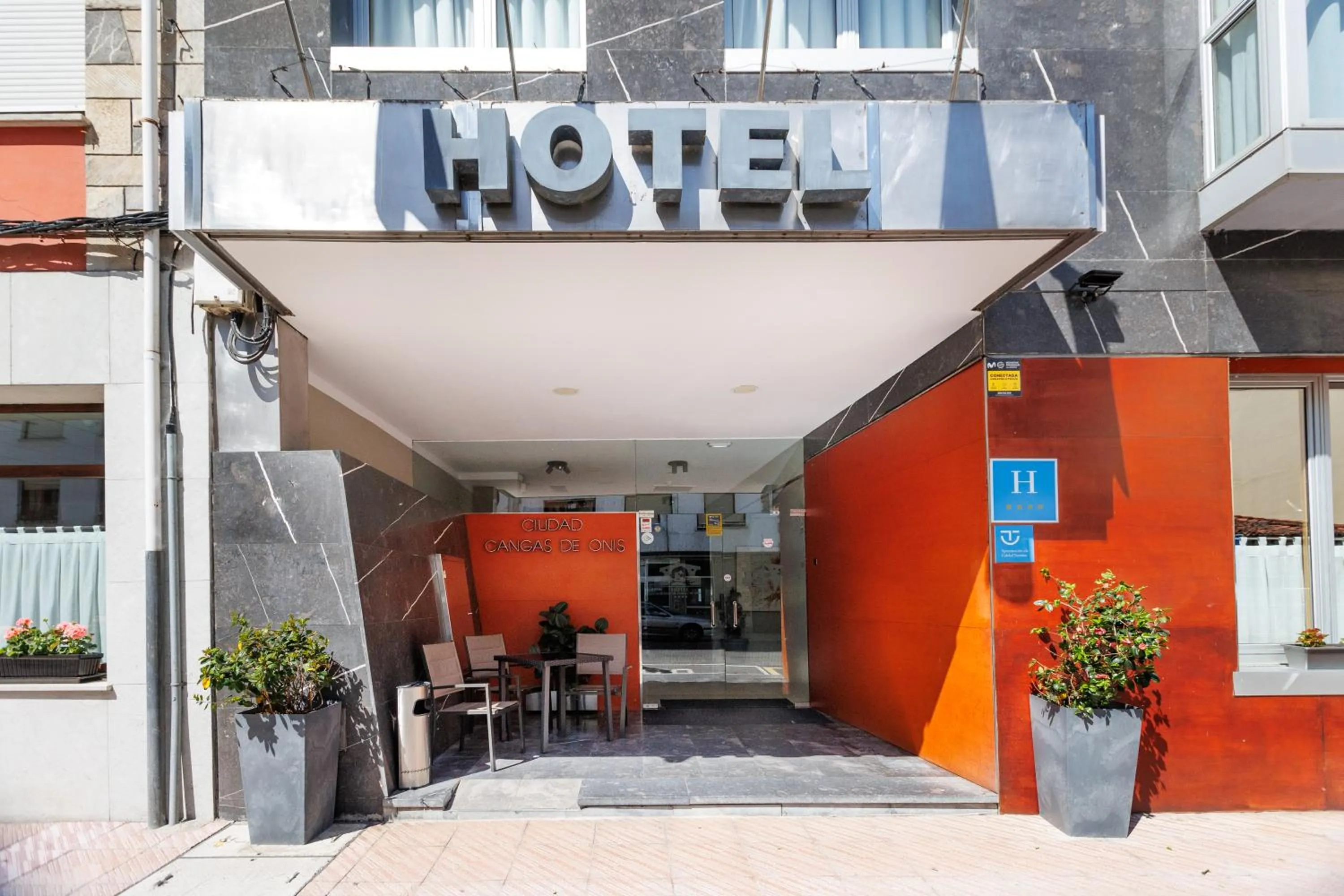 Facade/entrance in Hotel Ciudad Cangas de Onis