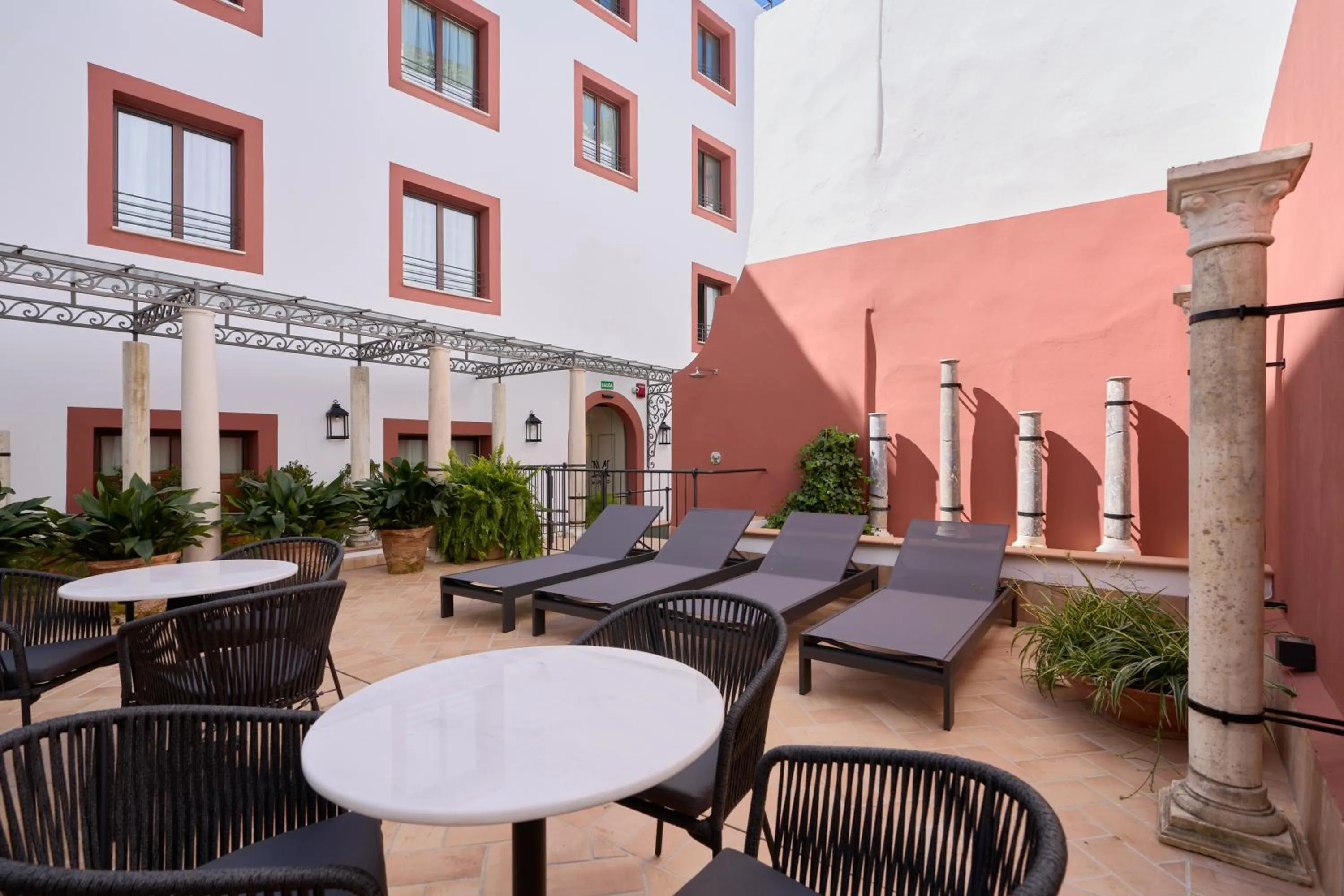 Patio in Hotel Murillo Reinoso