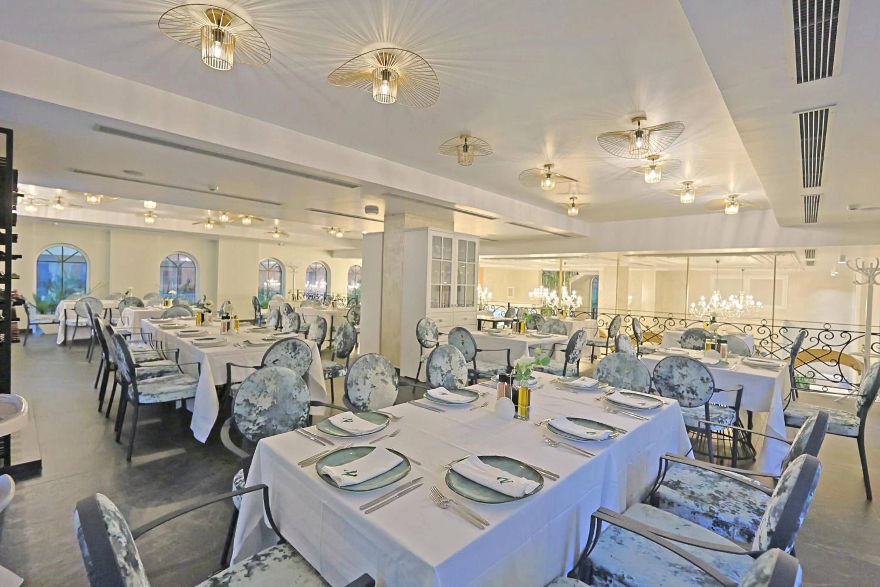 Restaurant/places to eat in Martiness Hotel Durres