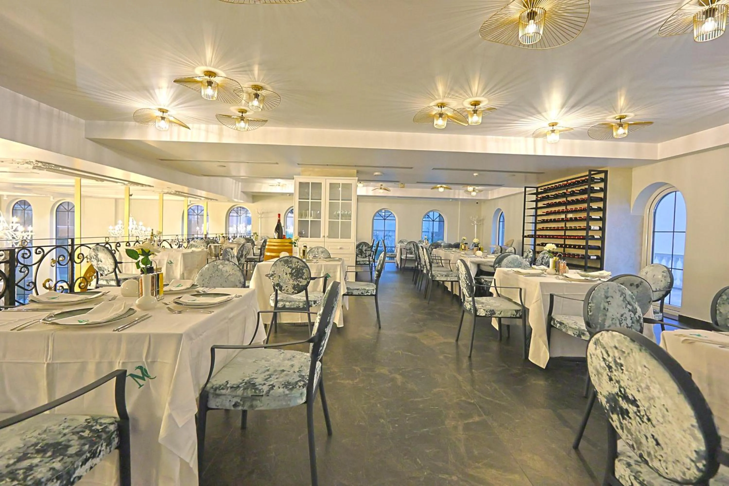 Restaurant/places to eat in Martiness Hotel Durres