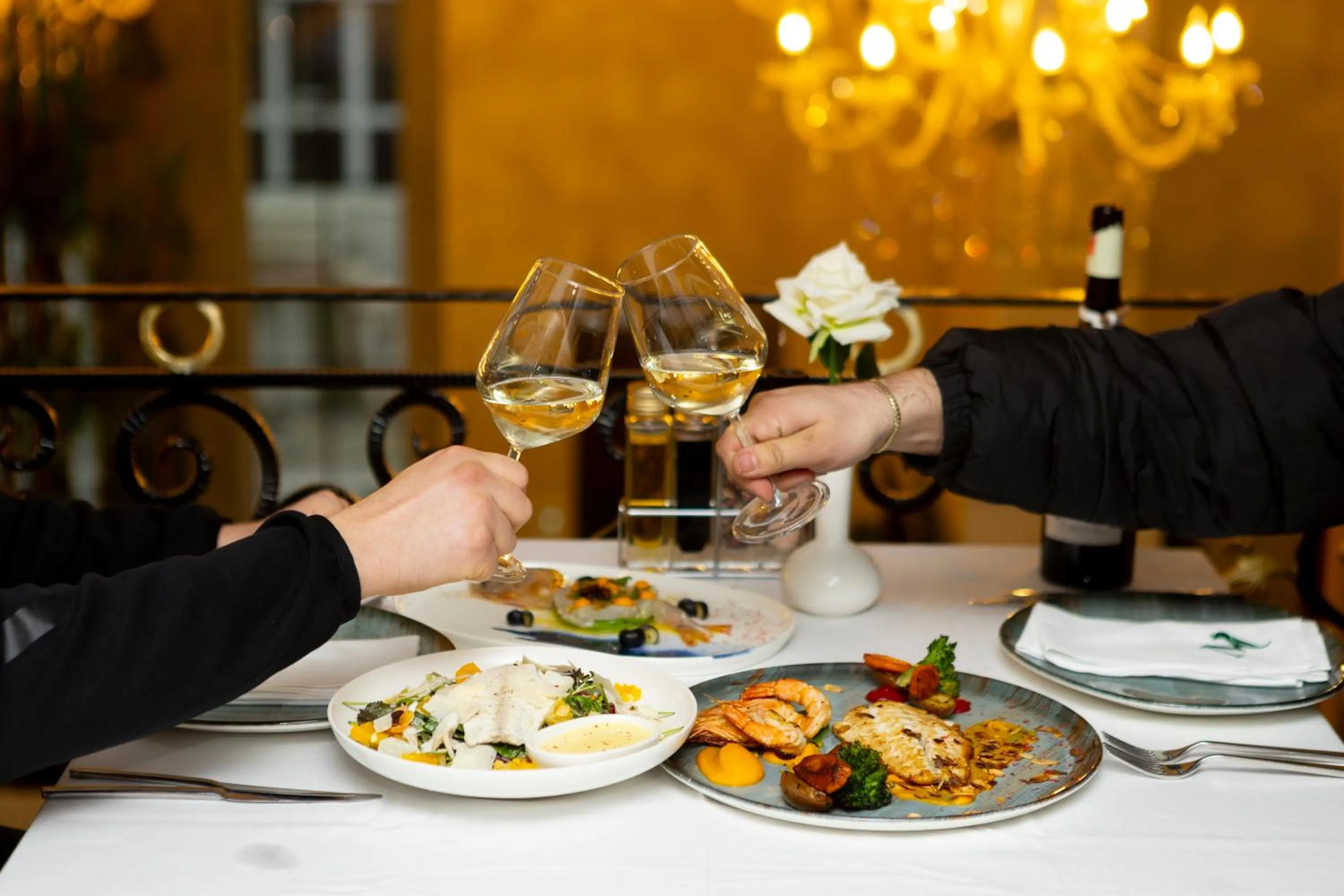 Restaurant/places to eat in Martiness Hotel Durres