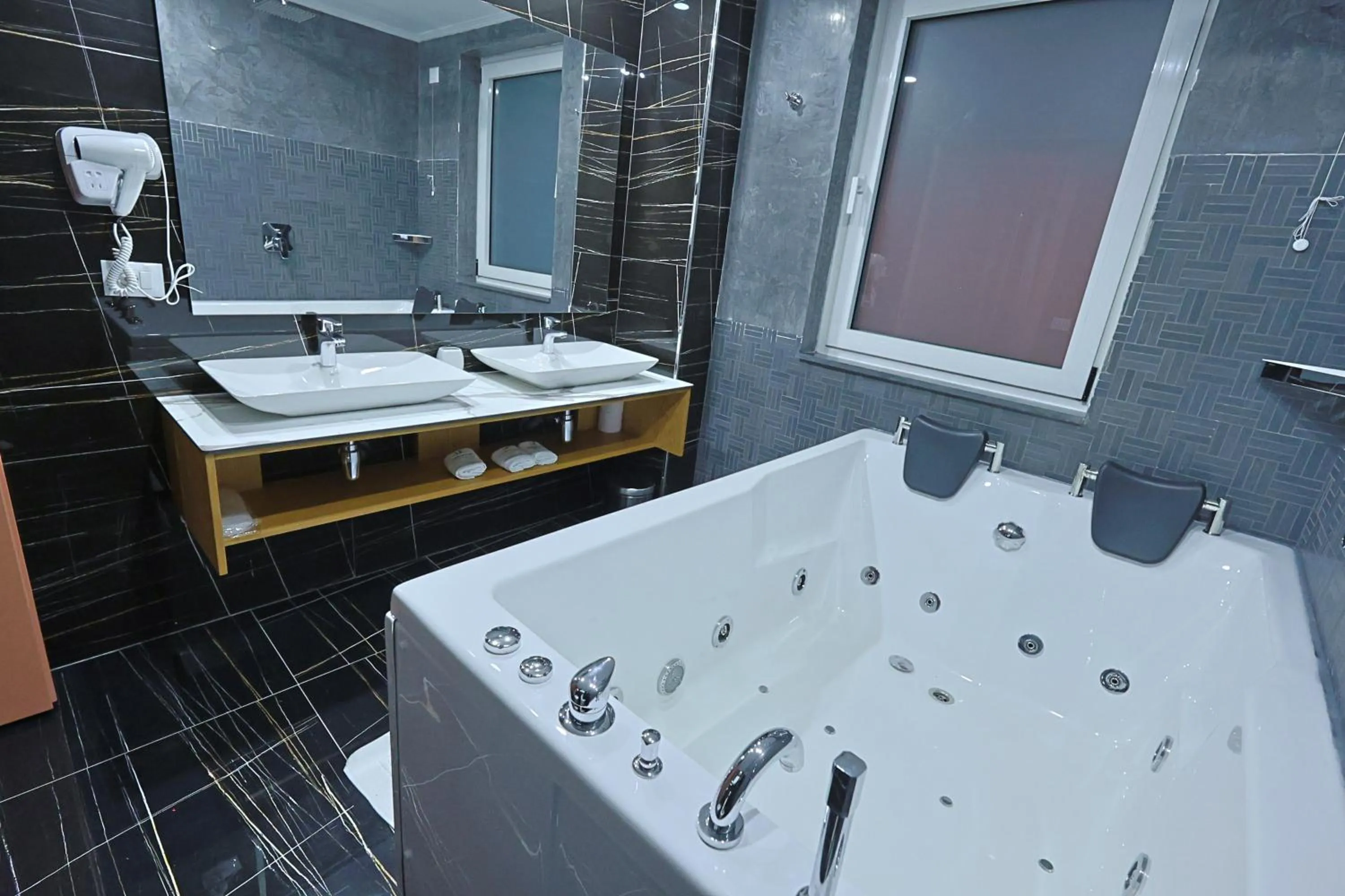 Hot Tub in Martiness Hotel Durres