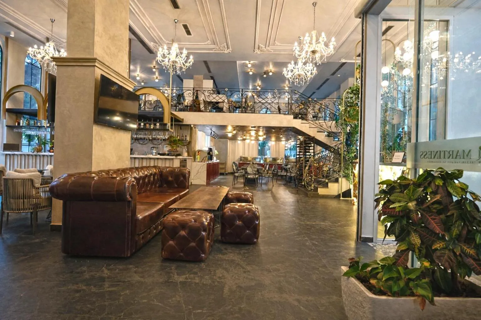 Restaurant/places to eat in Martiness Hotel Durres