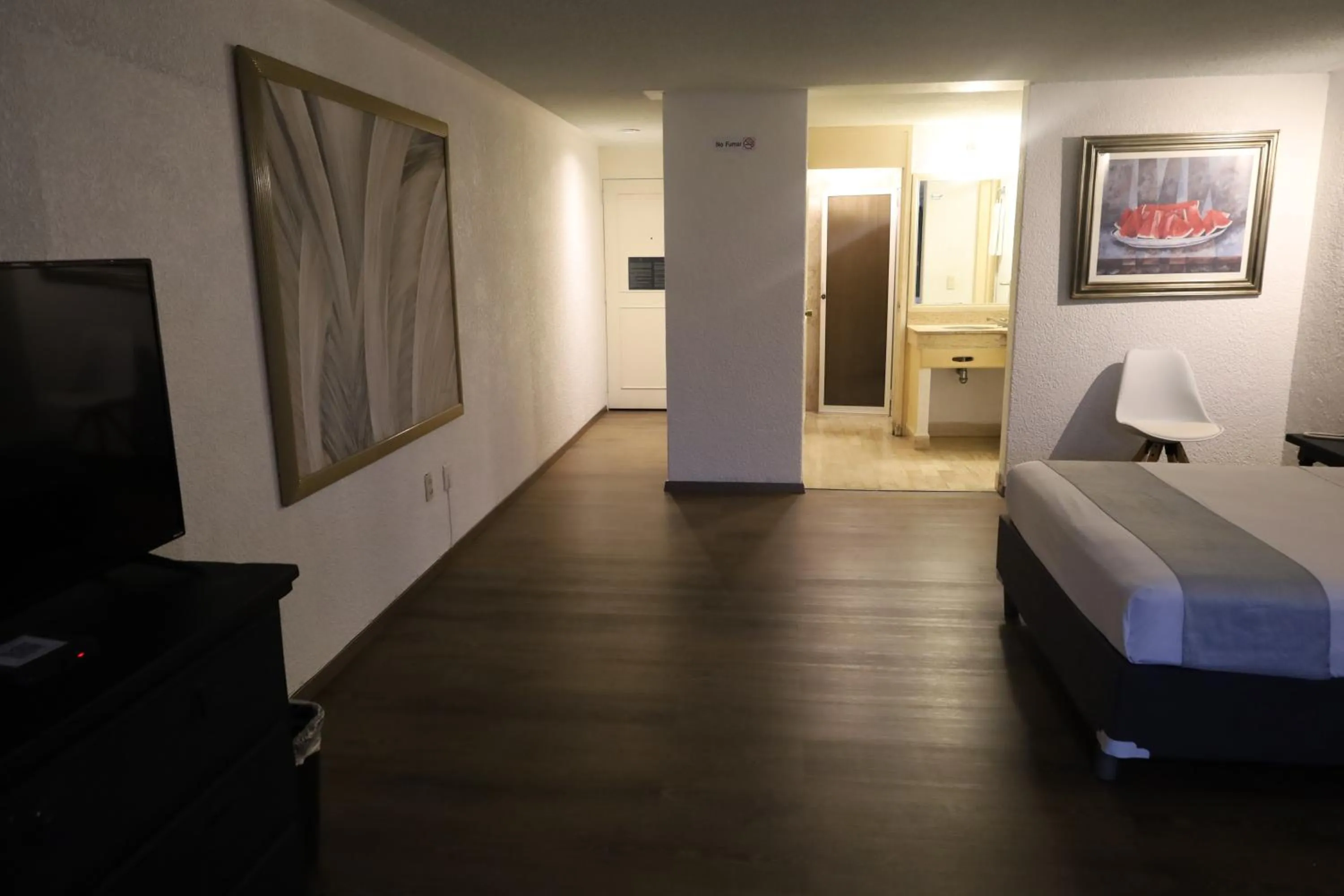 Photo of the whole room, Bed in Hotel Grand Vista Cuernavaca