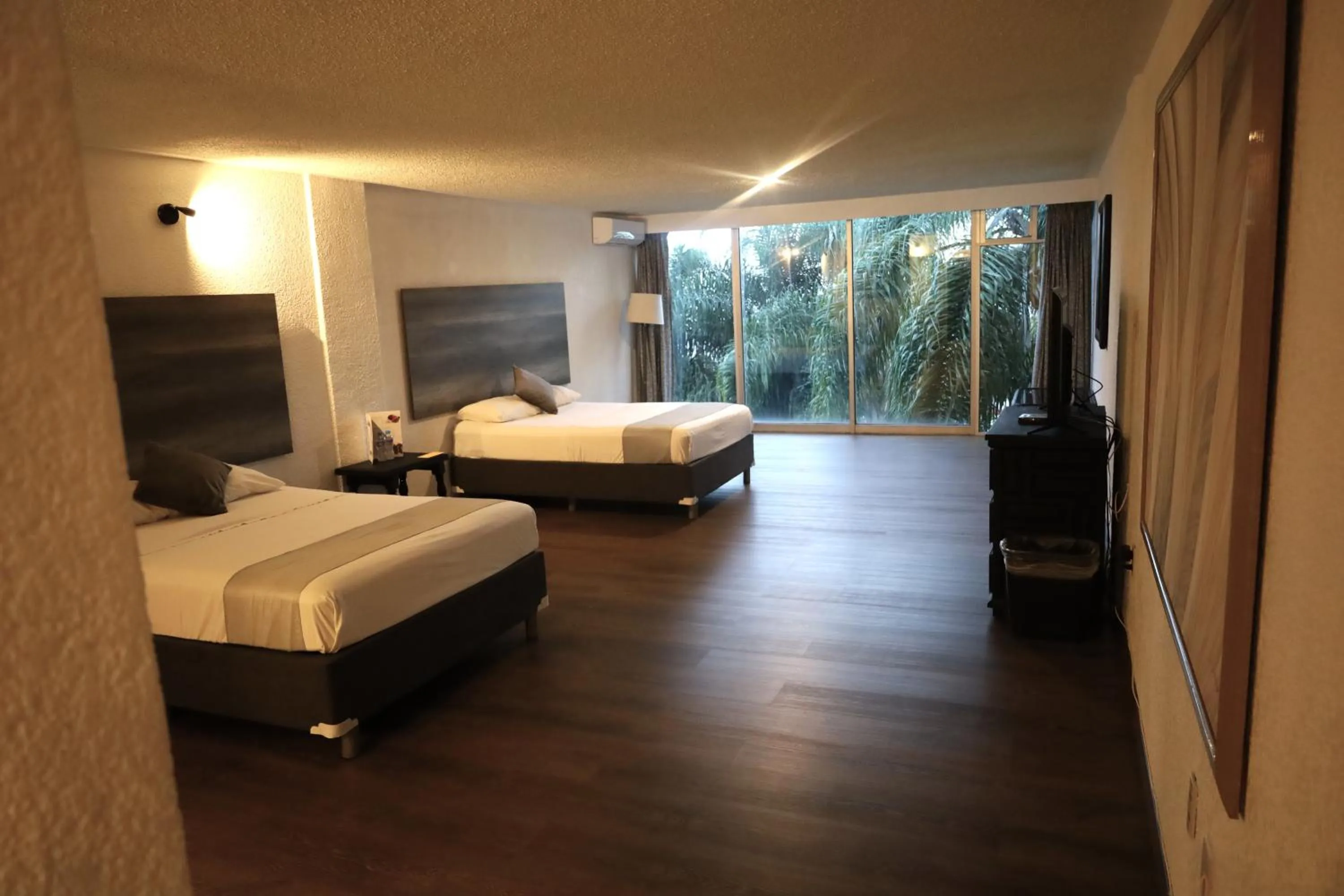 Photo of the whole room, Bed in Hotel Grand Vista Cuernavaca