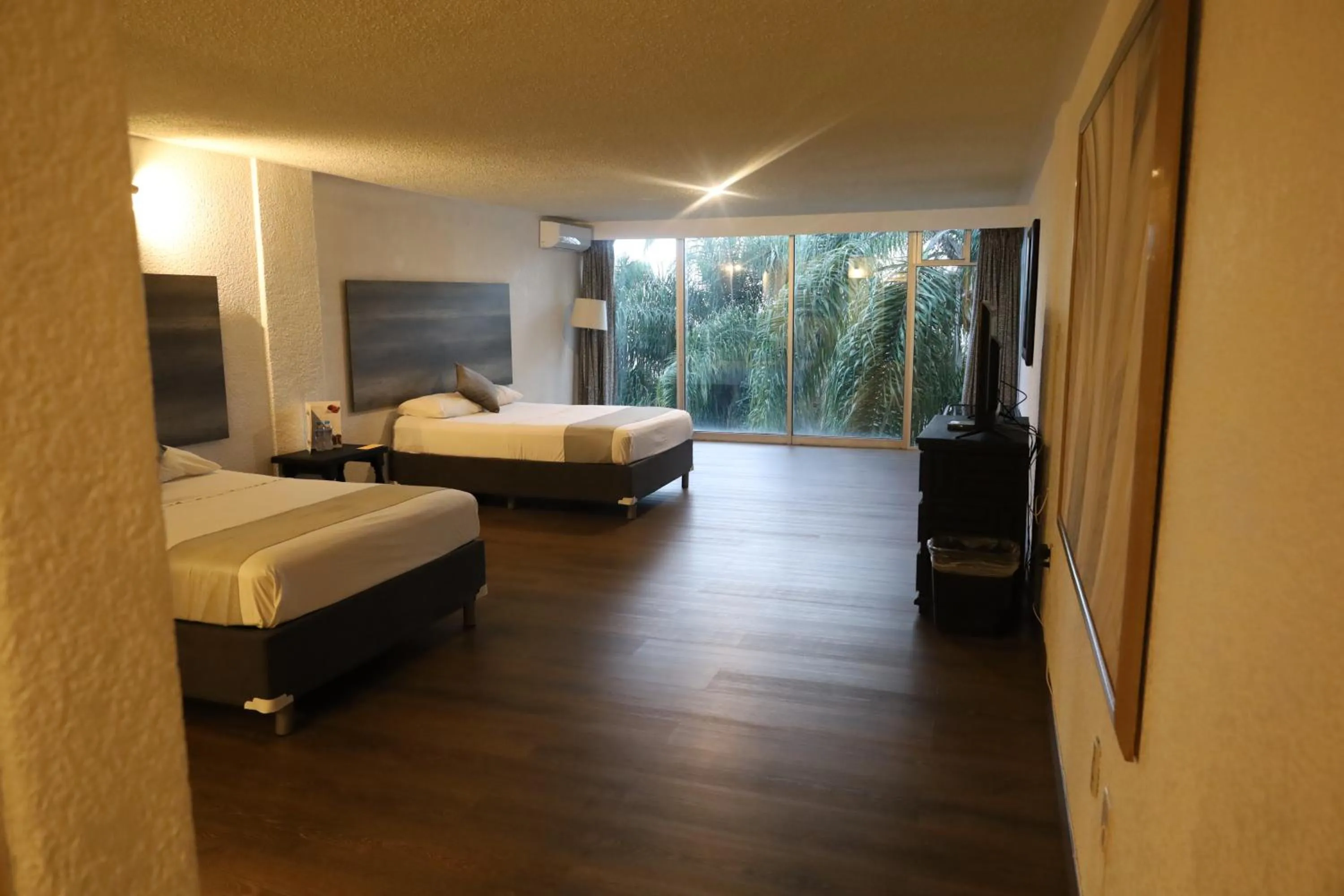 Photo of the whole room, Bed in Hotel Grand Vista Cuernavaca