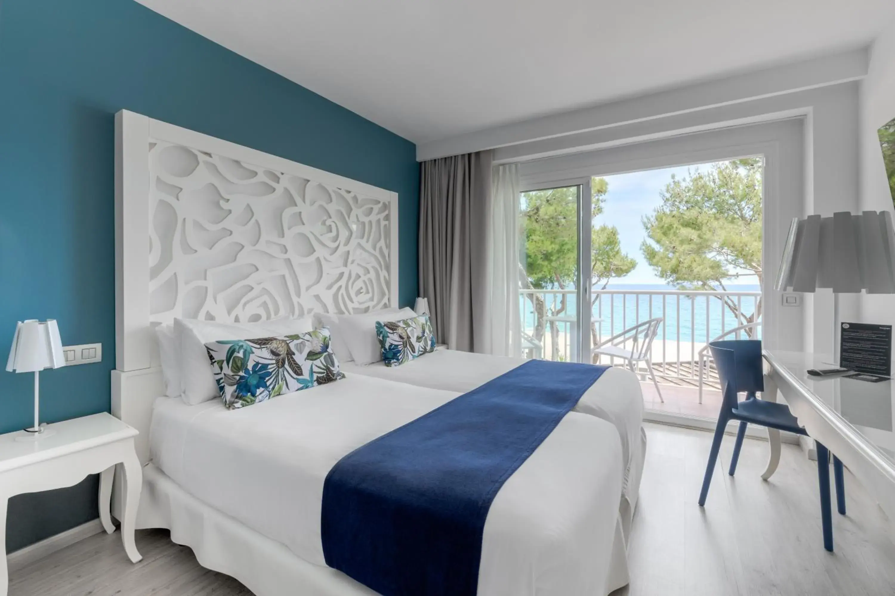 Double Room with Frontal Sea View and Balcony in Hotel Planamar by Escampa Hotels Double Room with Frontal Sea View and Balcony in Hotel Planamar by Escampa Hotels