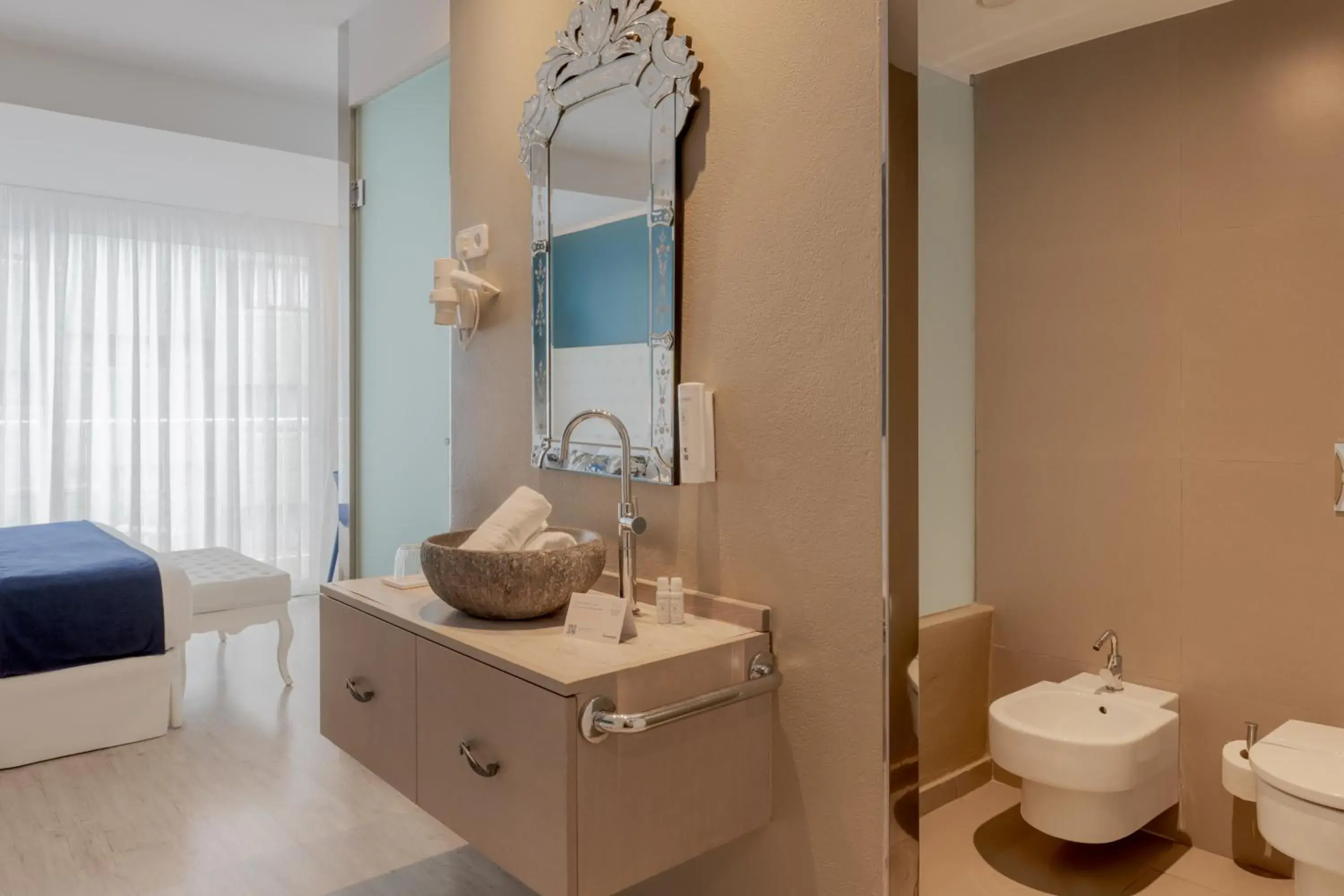 Superior Double Room and Balcony in Hotel Planamar by Escampa Hotels Superior Double Room and Balcony in Hotel Planamar by Escampa Hotels