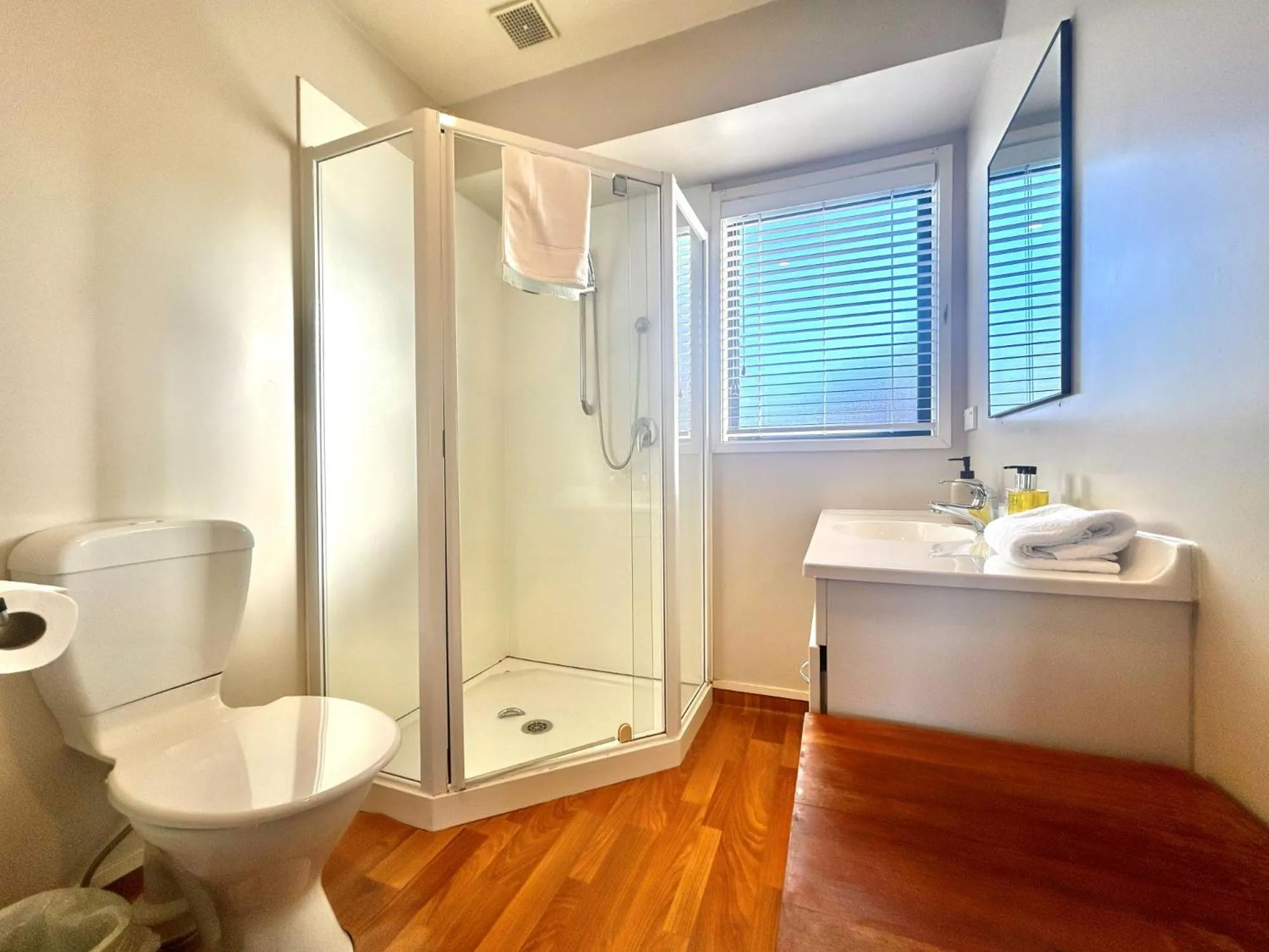 Bathroom in Twin Stars