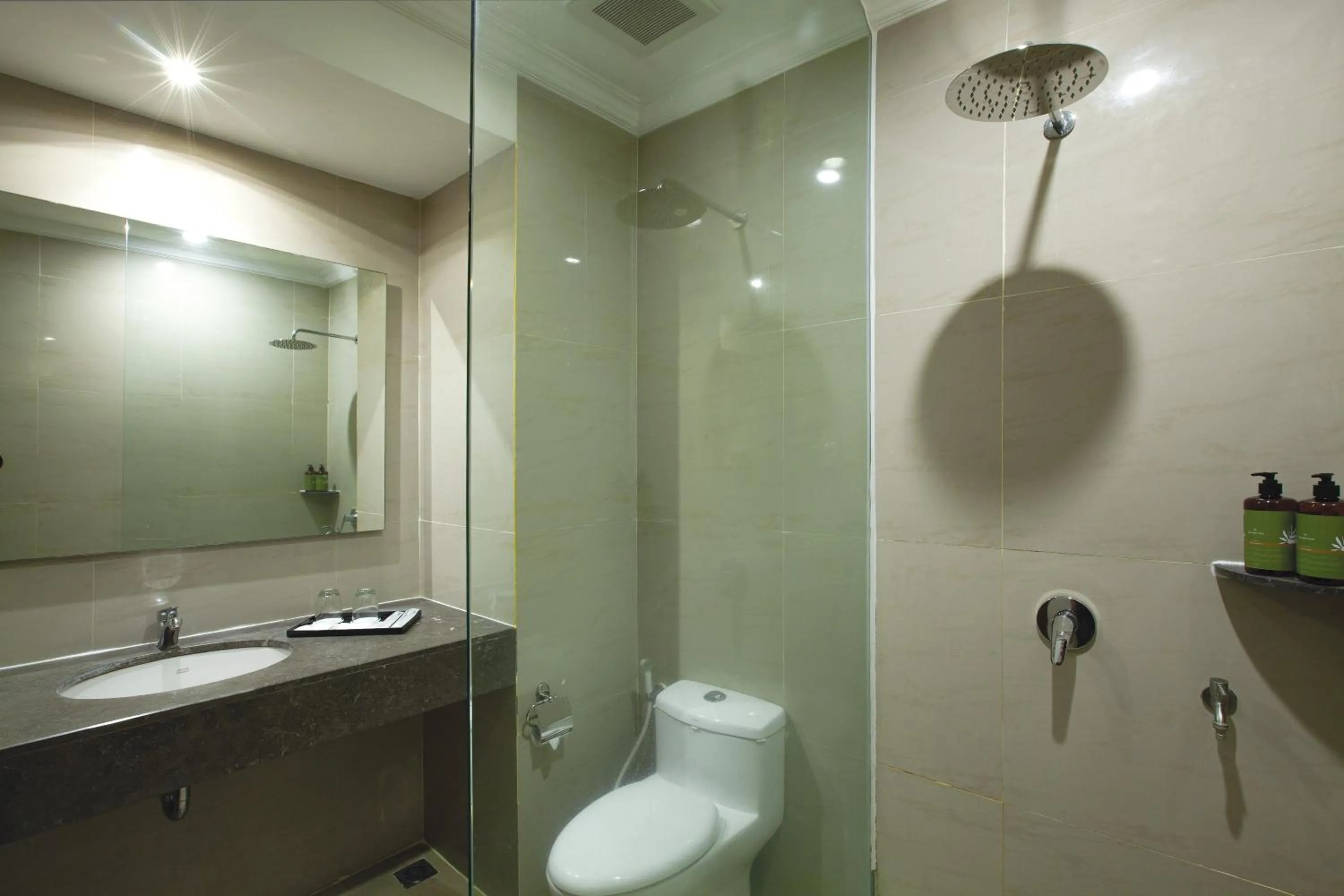 Bathroom in The Green Peak, ARTOTEL Curated