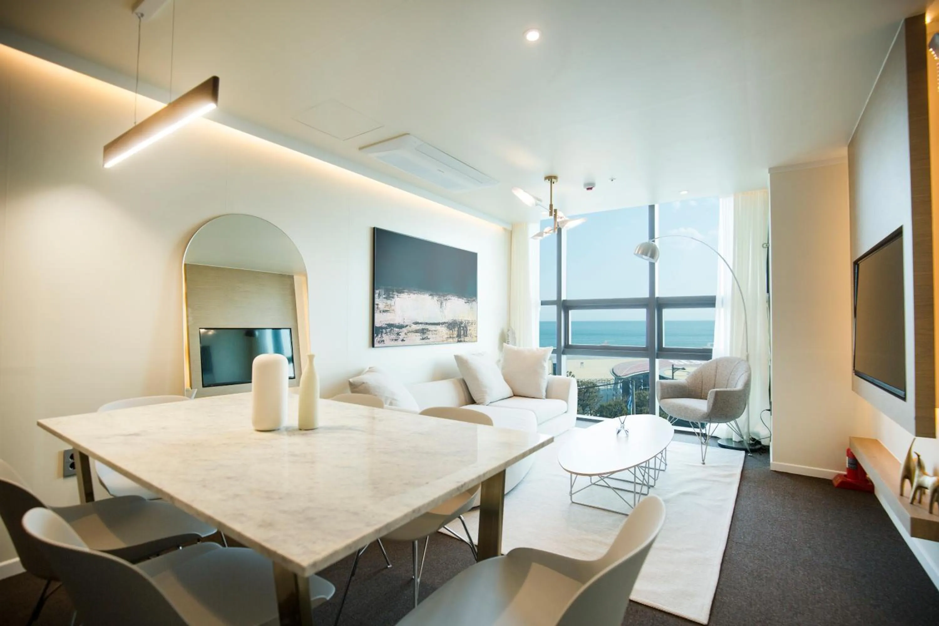 Living room, Bed in UH Suite The Haeundae