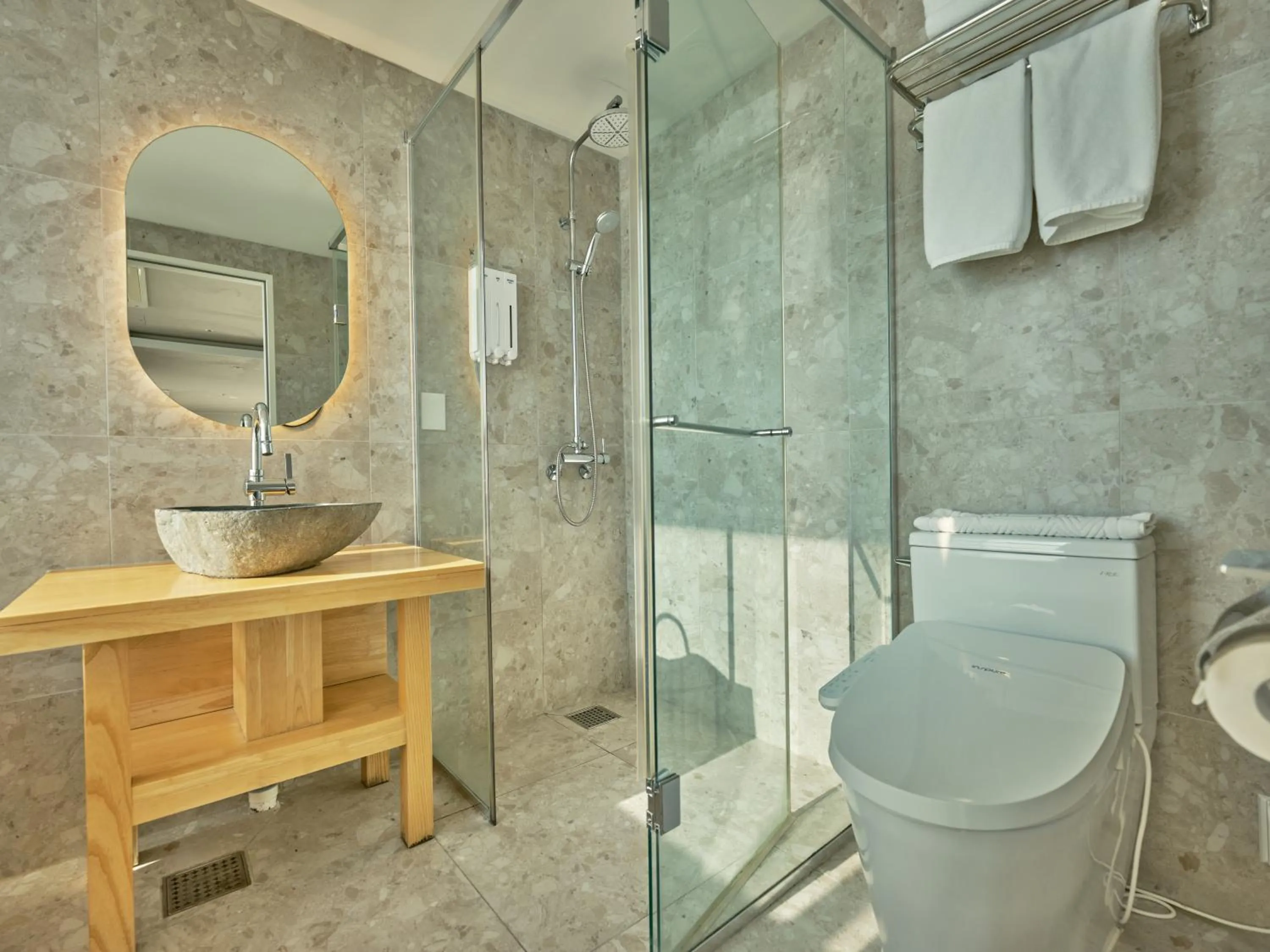 Shower in UH Suite The Haeundae