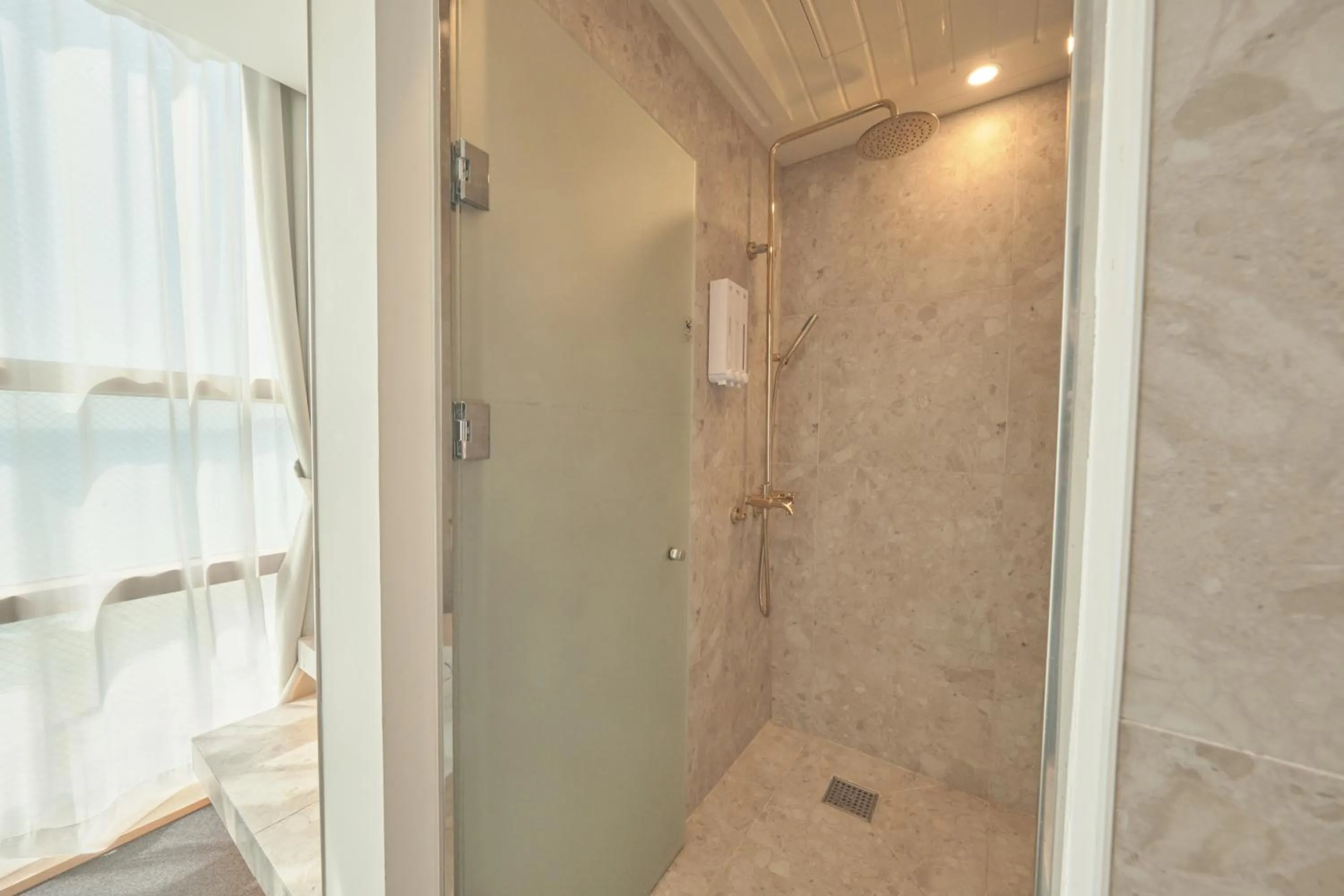 Shower in UH Suite The Haeundae