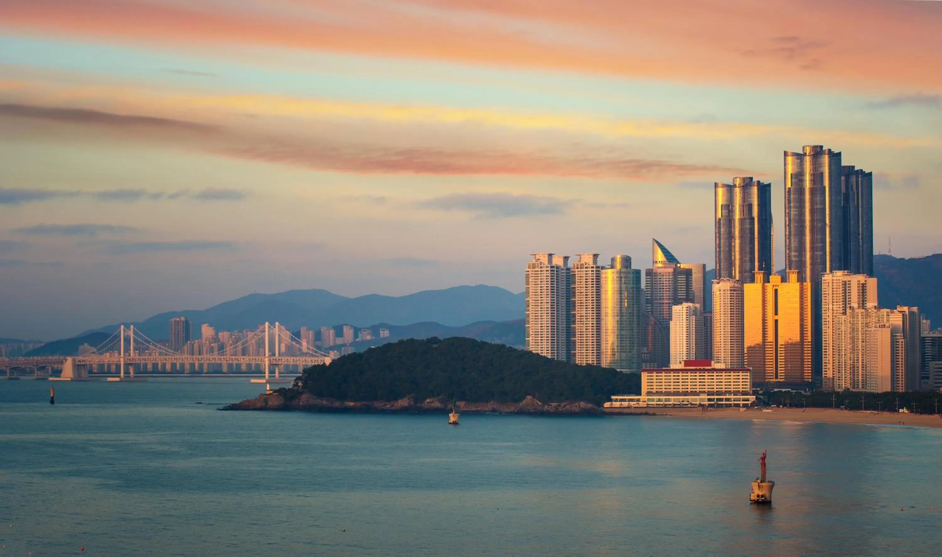 Beach in UH Suite The Haeundae