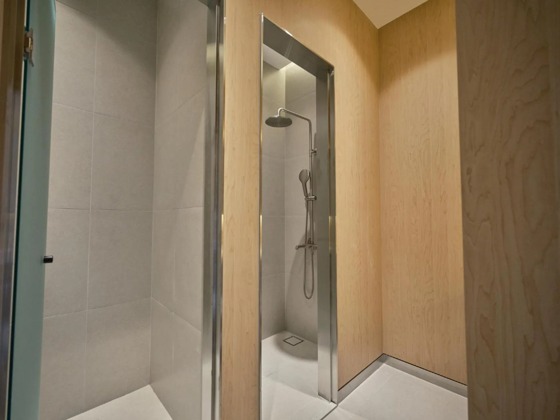 Shower in UH Suite The Haeundae
