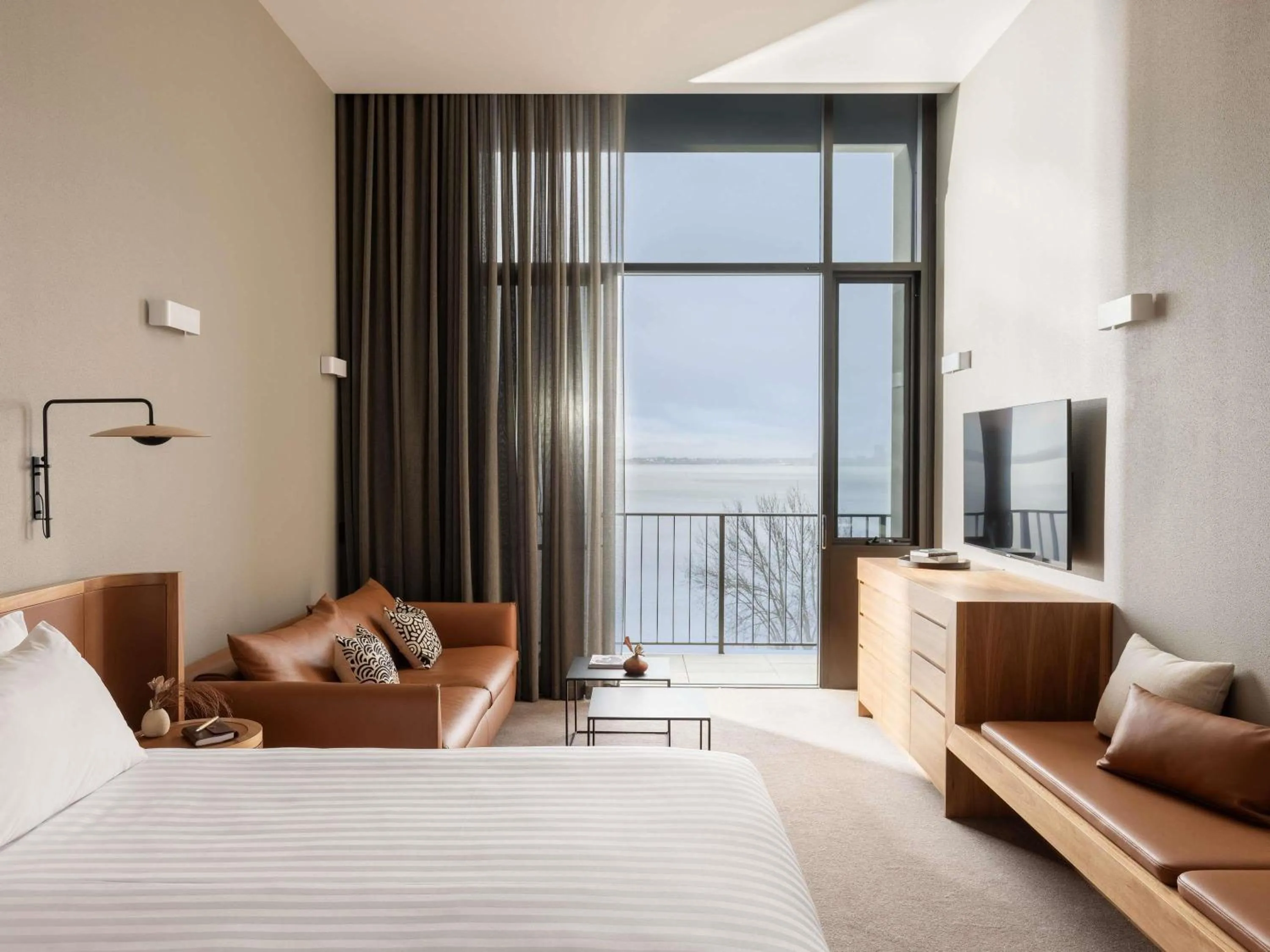 Bedroom, Bed in Wonil Hotel Perth - Handwritten Collection