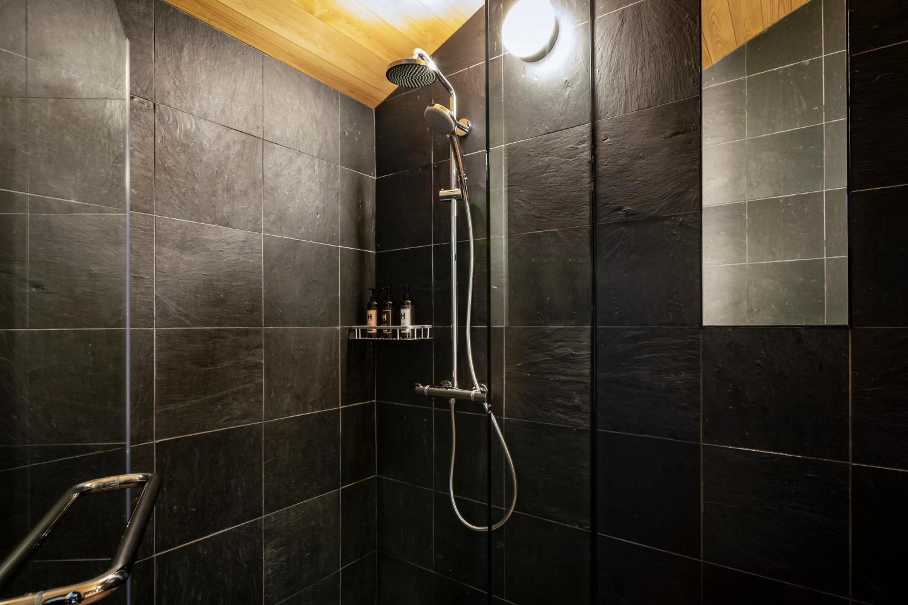 Shower in Rinn Shiki Juraku