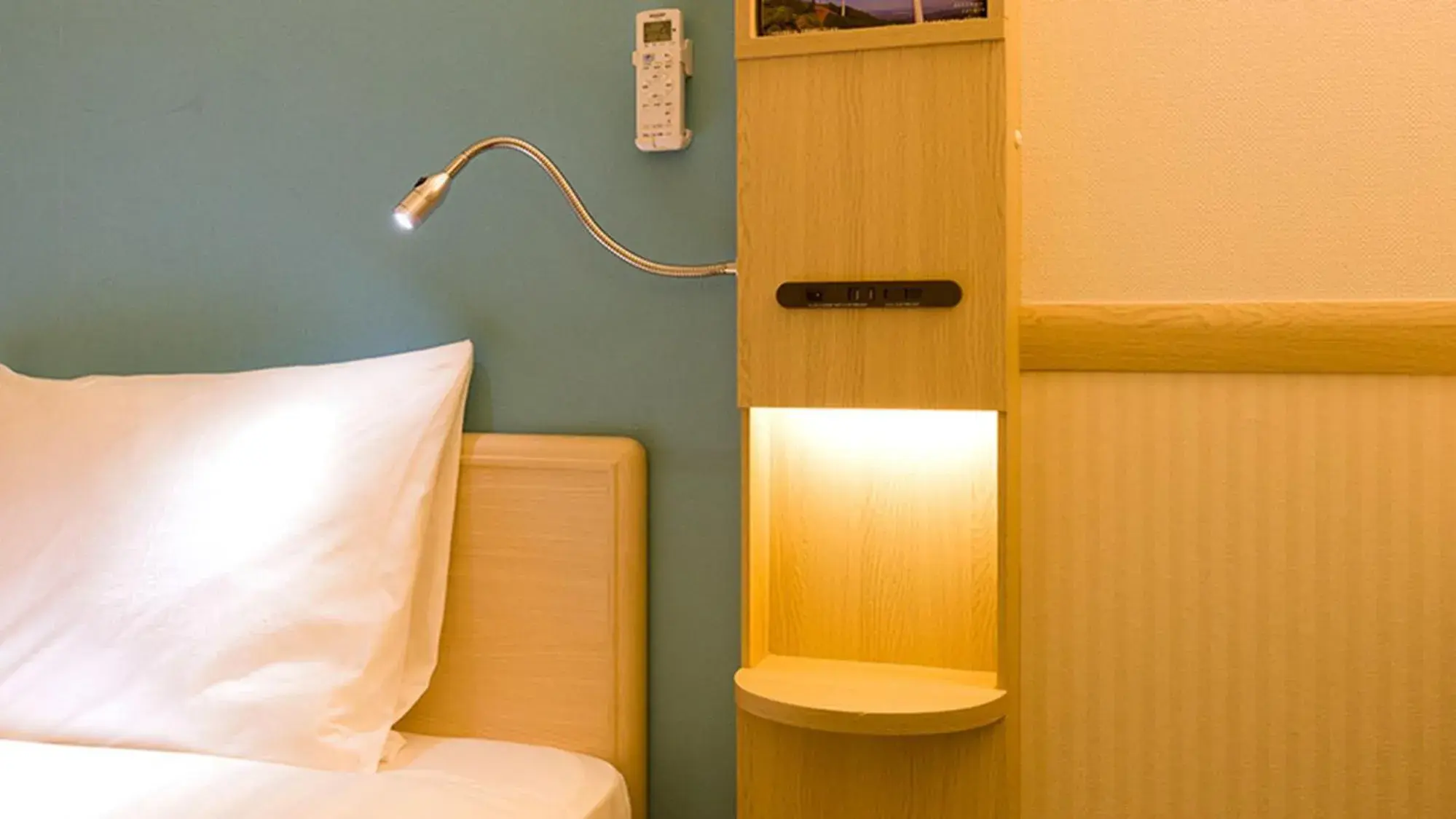 Standard Queen Room - Non-Smoking in Toyoko Inn Nagano-eki Higashi-guchi Standard Queen Room - Non-Smoking in Toyoko Inn Nagano-eki Higashi-guchi