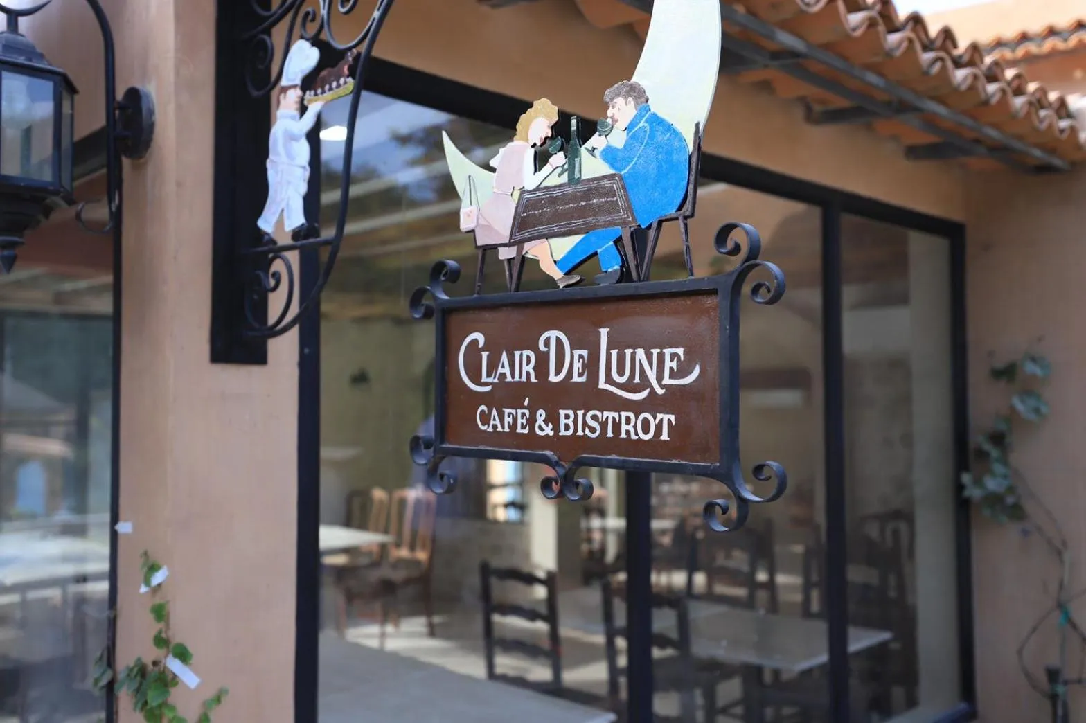 Restaurant/places to eat in Moon River Village