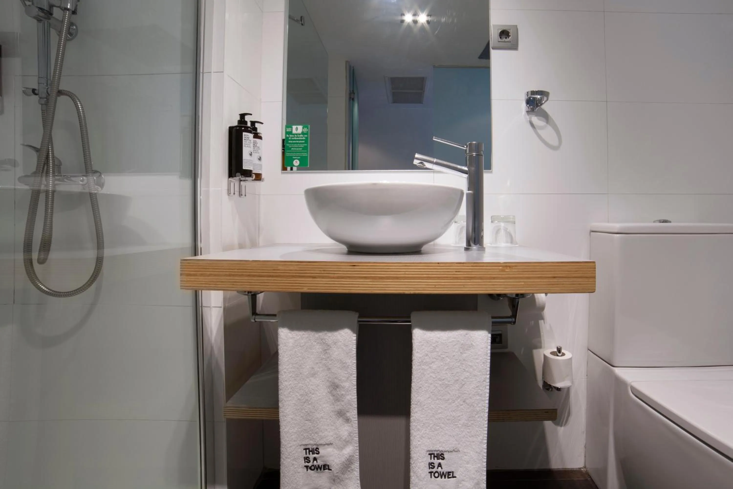 Bathroom in Petit Palace Plaza España