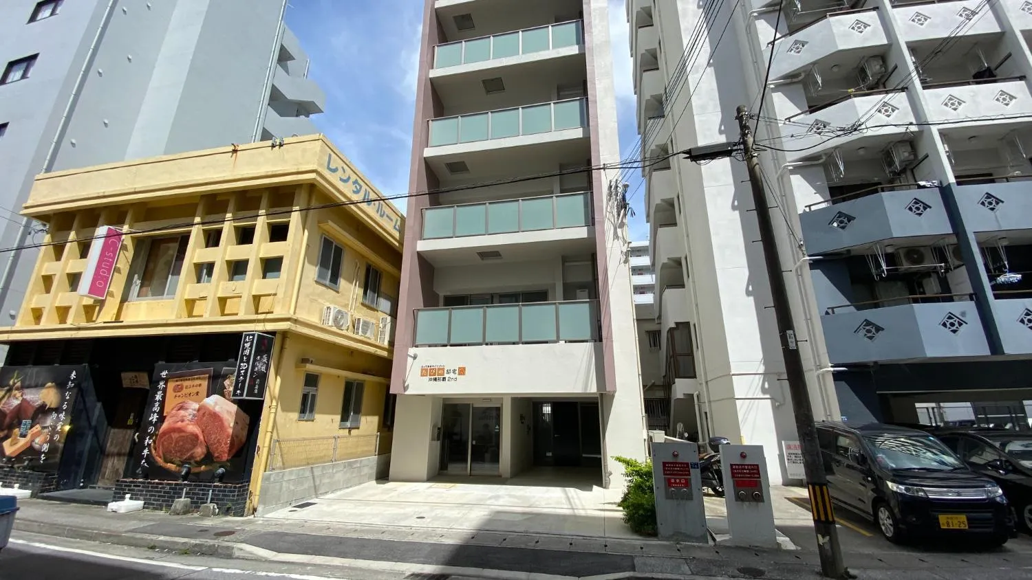 Property building in Tabinoteitaku Okinawa Naha 2nd