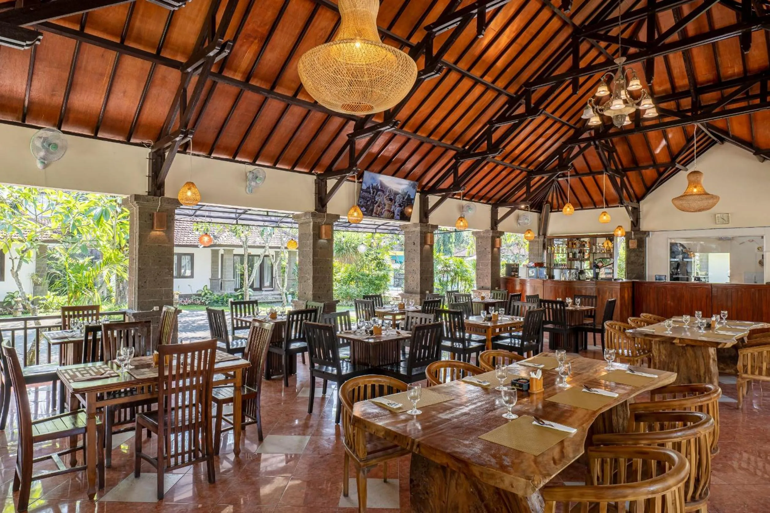 Restaurant/places to eat in Jimbarwana Hotel