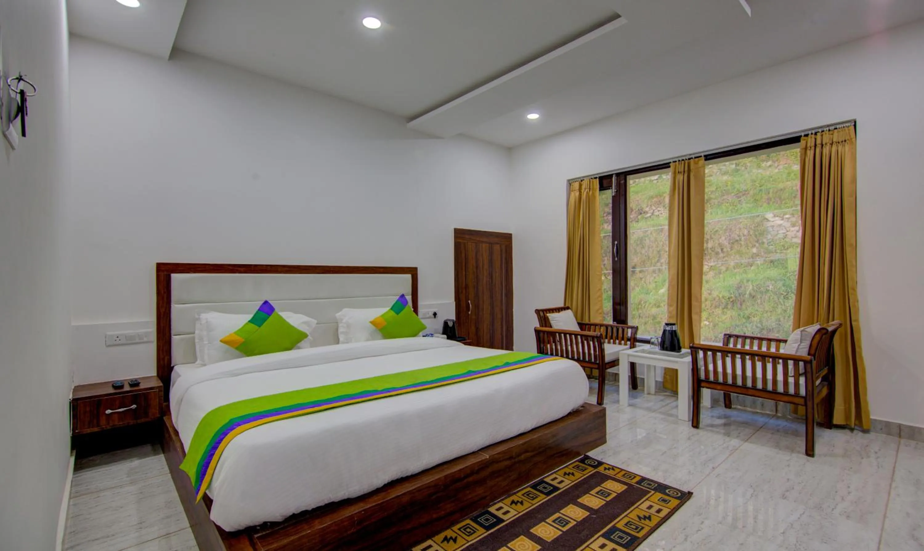 Bedroom, Bed in Treebo Down Town, Dalhousie