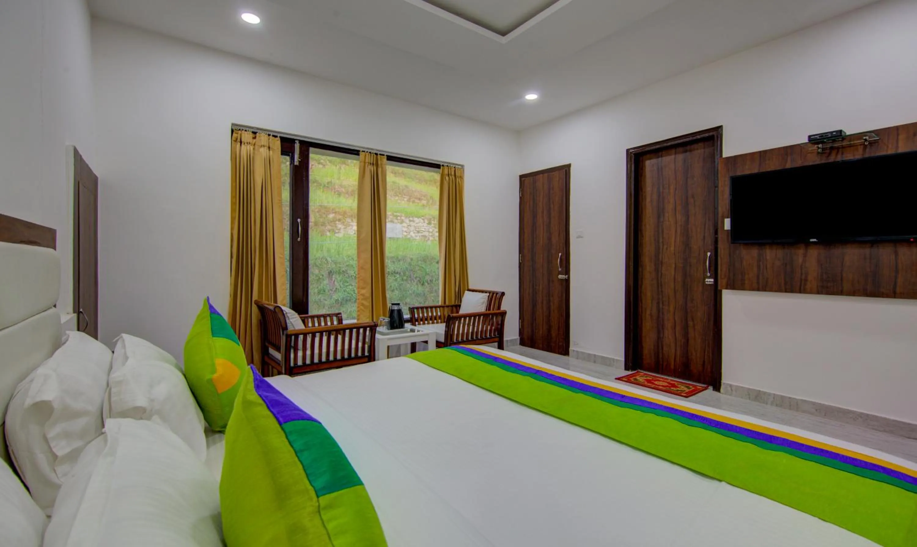 Bedroom, Bed in Treebo Down Town, Dalhousie