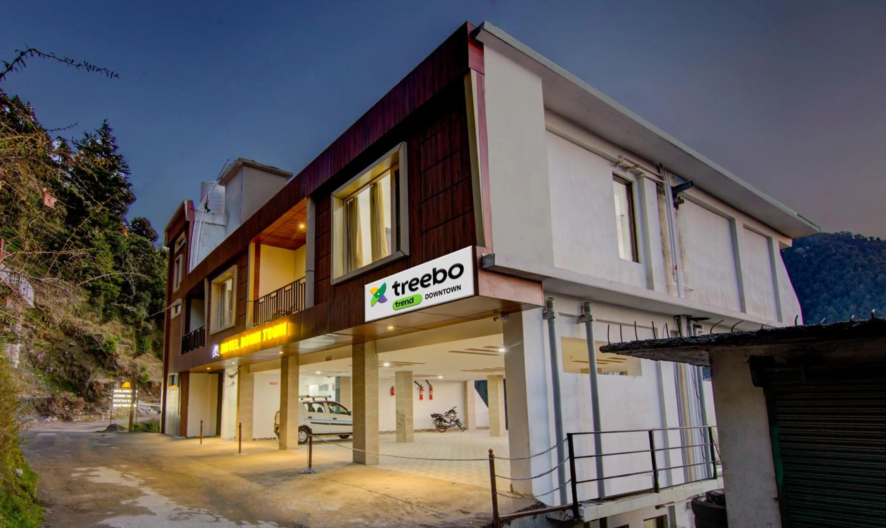 Facade/entrance in Treebo Down Town, Dalhousie