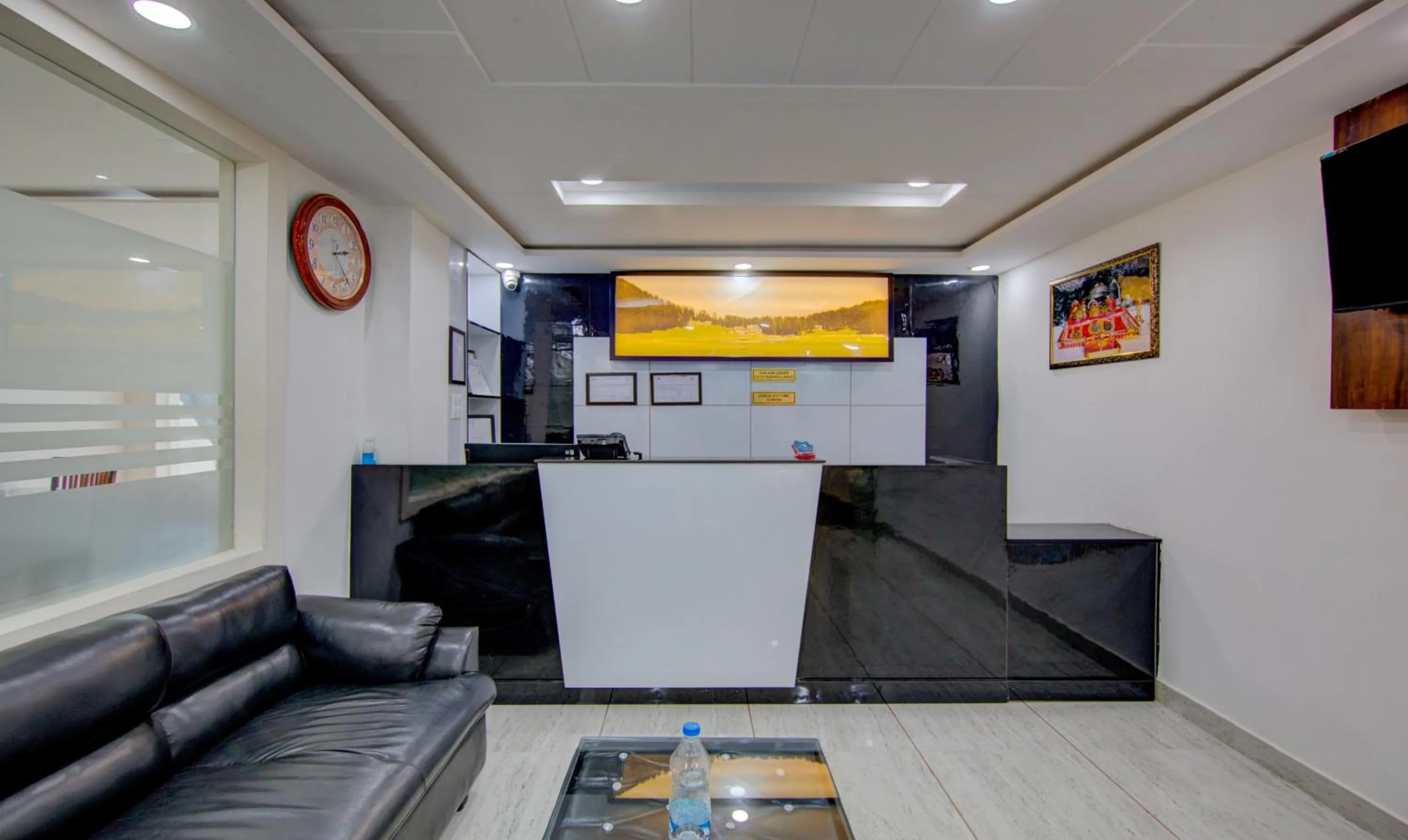 Lobby or reception in Treebo Down Town, Dalhousie