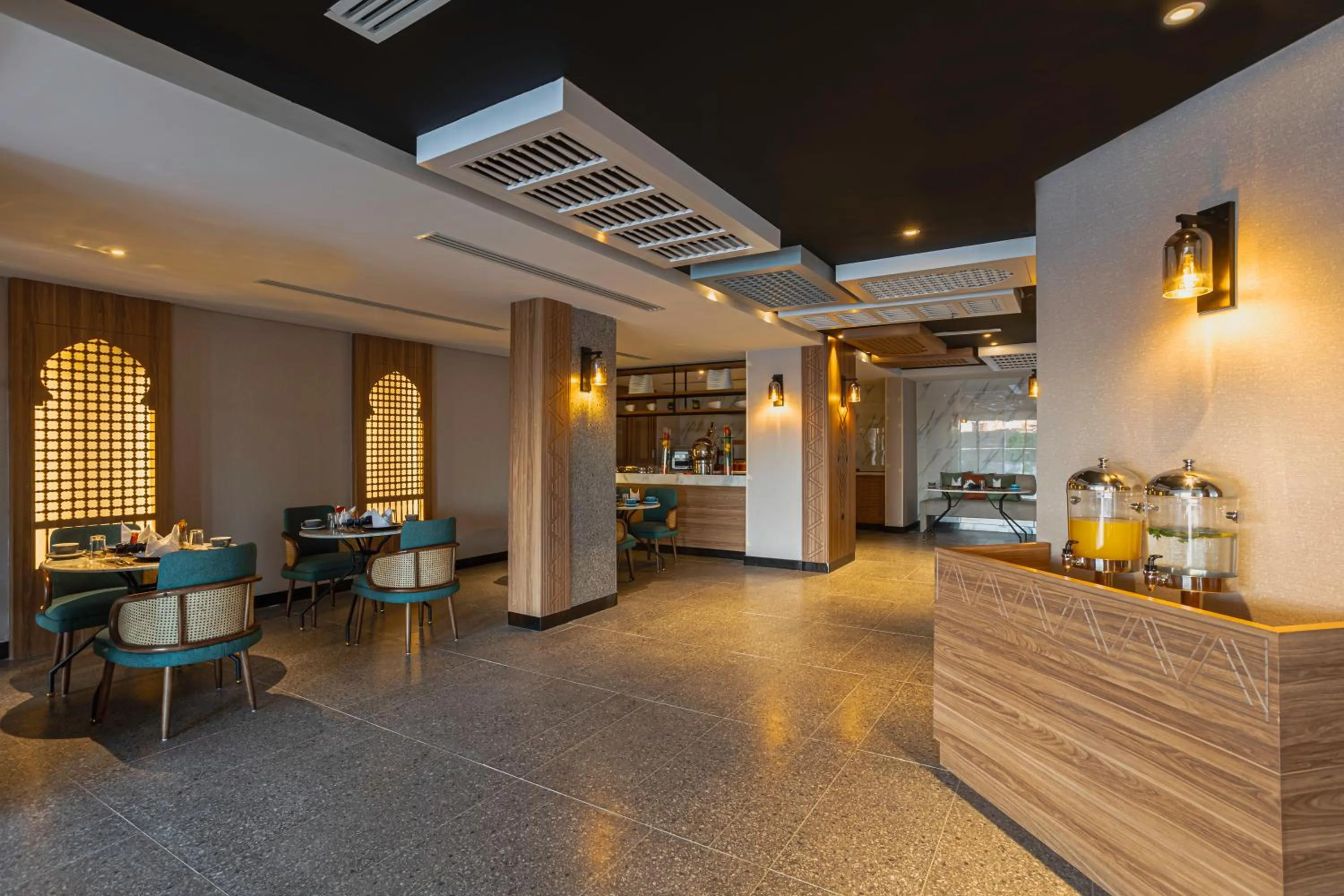 Restaurant/places to eat in Ewaa Express Hotel - Al Shati