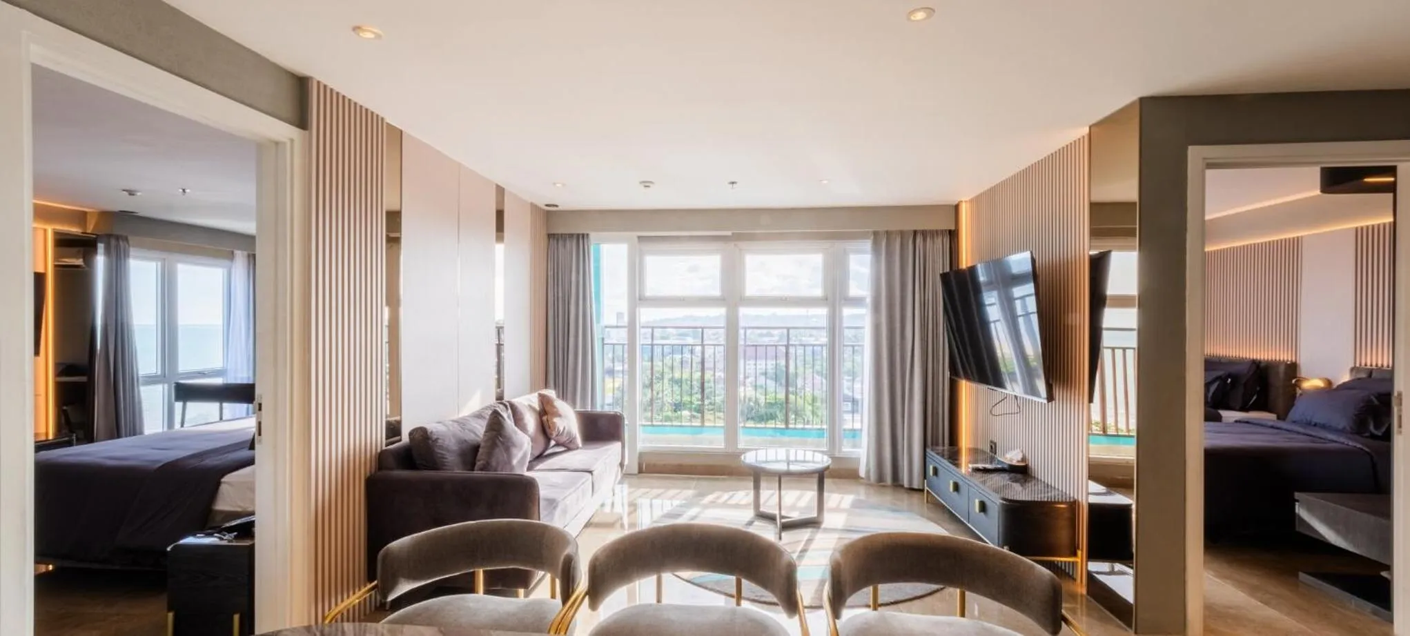 TV and multimedia, Bed in Pentacity Hotel Balikpapan