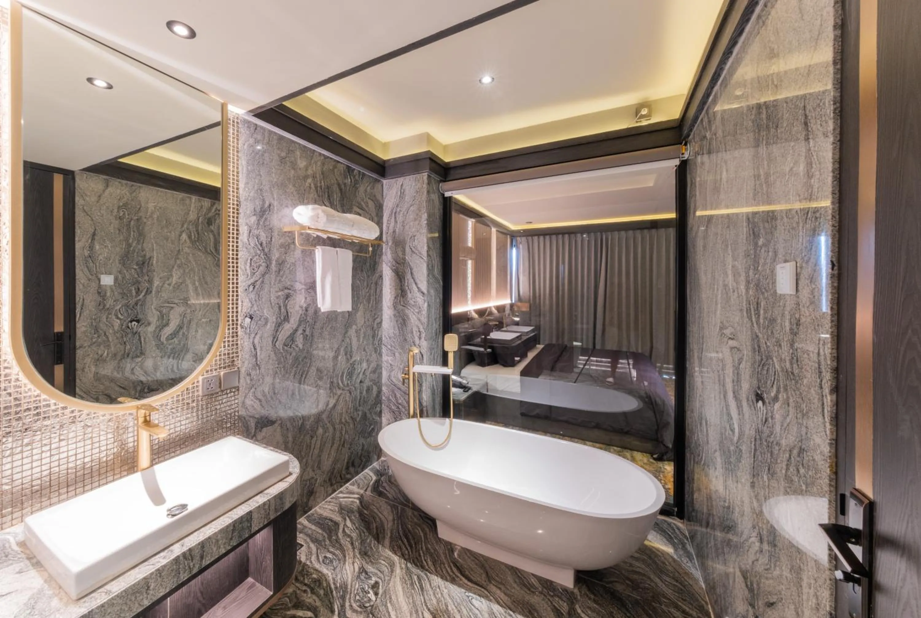 Shower in Pentacity Hotel Balikpapan