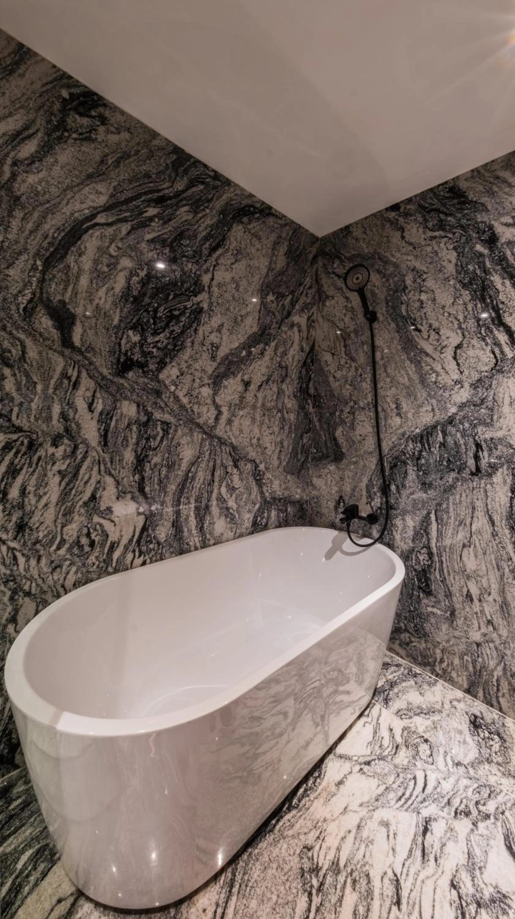 Shower in Pentacity Hotel Balikpapan