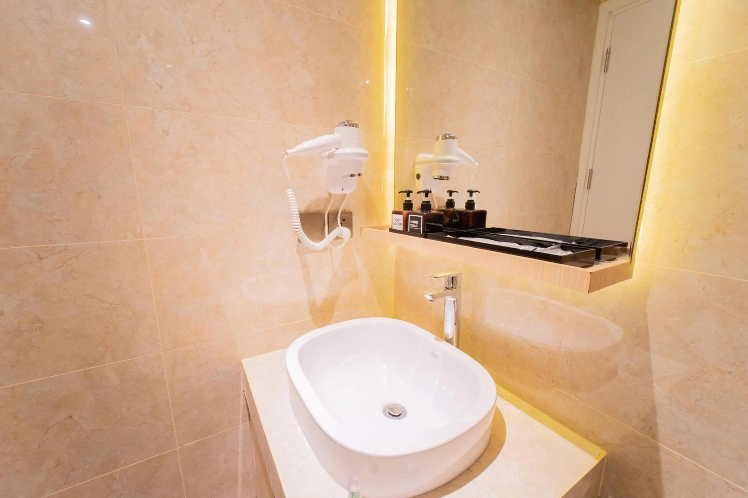 Bathroom in Pentacity Hotel Balikpapan