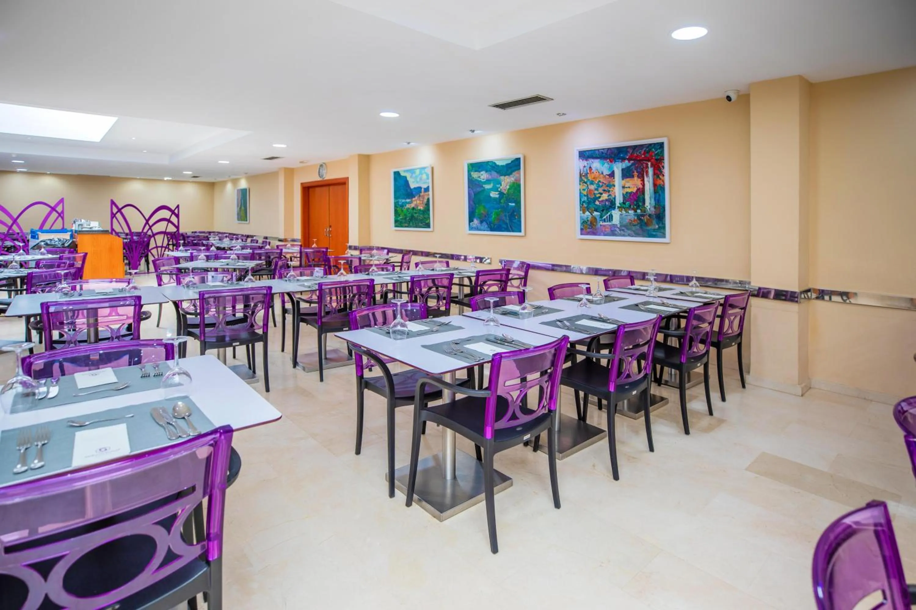 Restaurant/places to eat in Hotel Servigroup Pueblo Benidorm