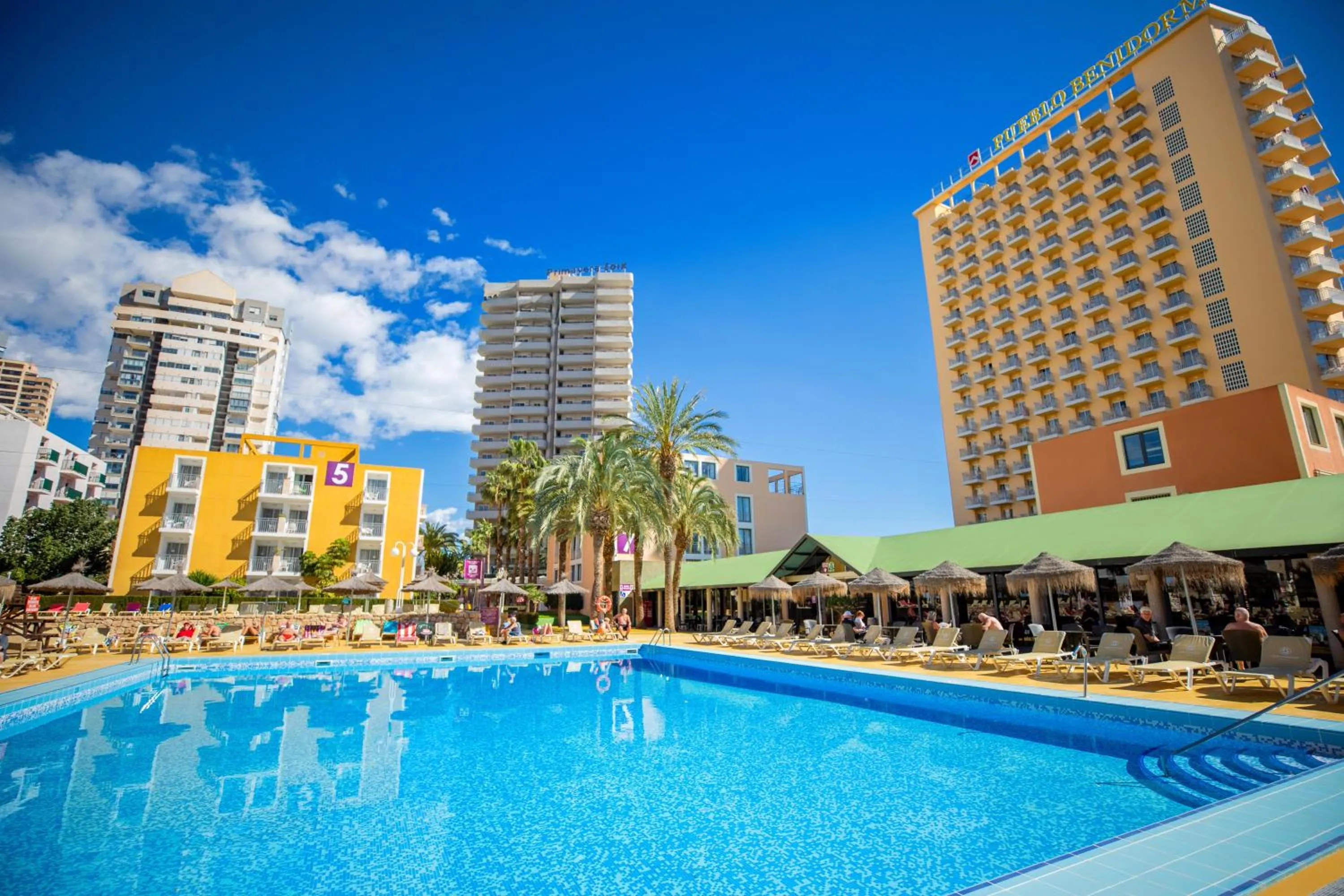 Swimming pool in Hotel Servigroup Pueblo Benidorm
