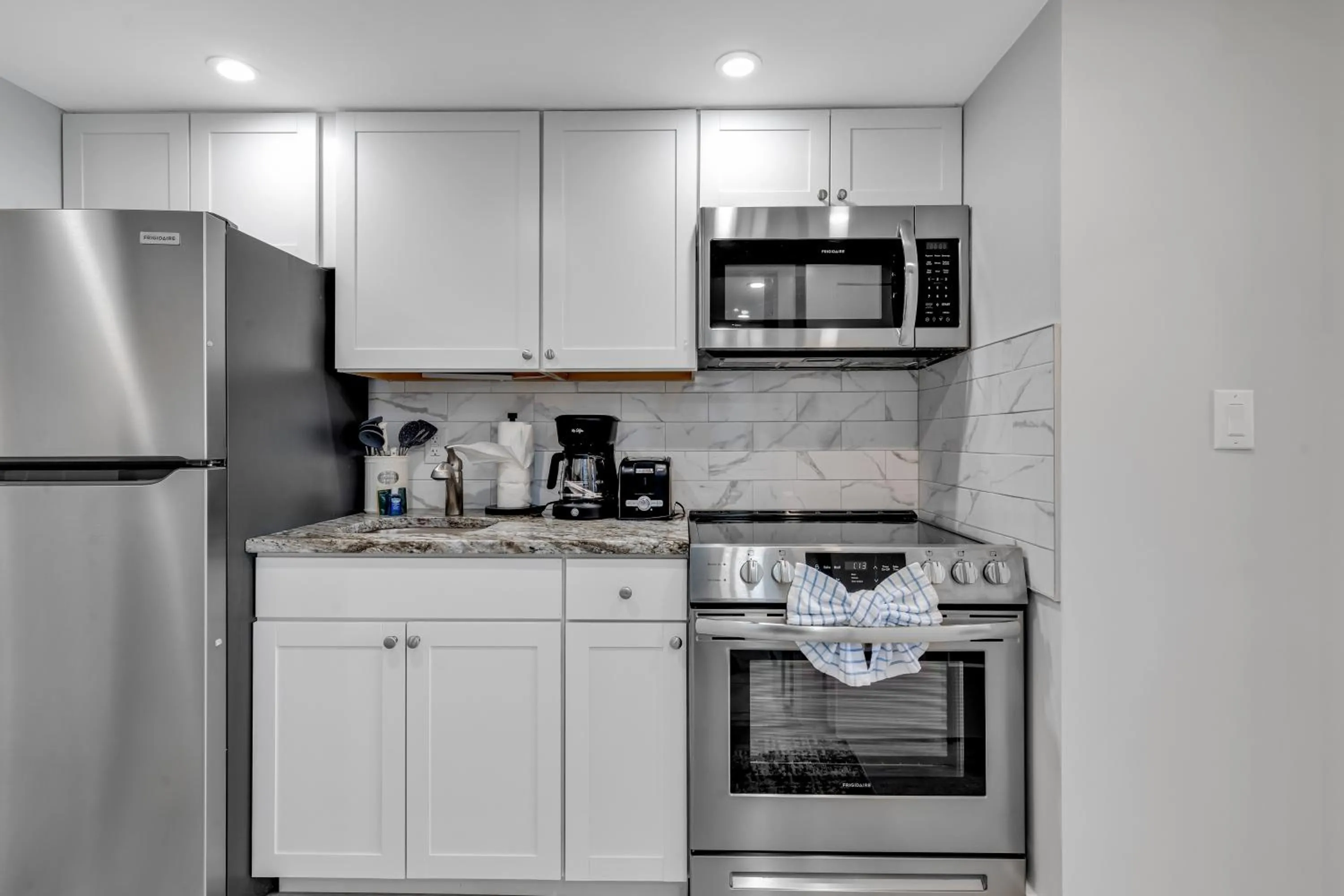 Kitchen or kitchenette in Breakers Tower 1BR Oceanfront Condo