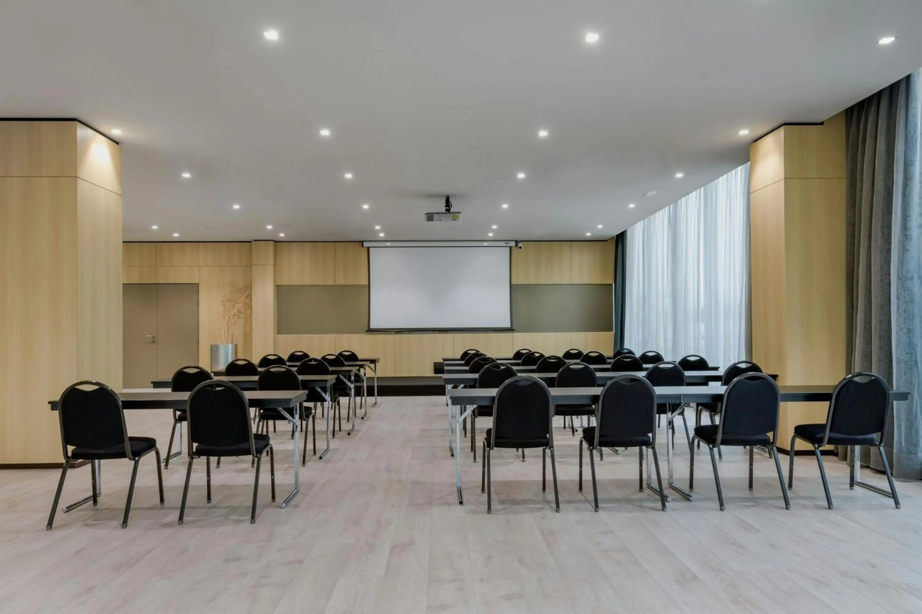 Meeting/conference room in AC Hotel La Finca by Marriott