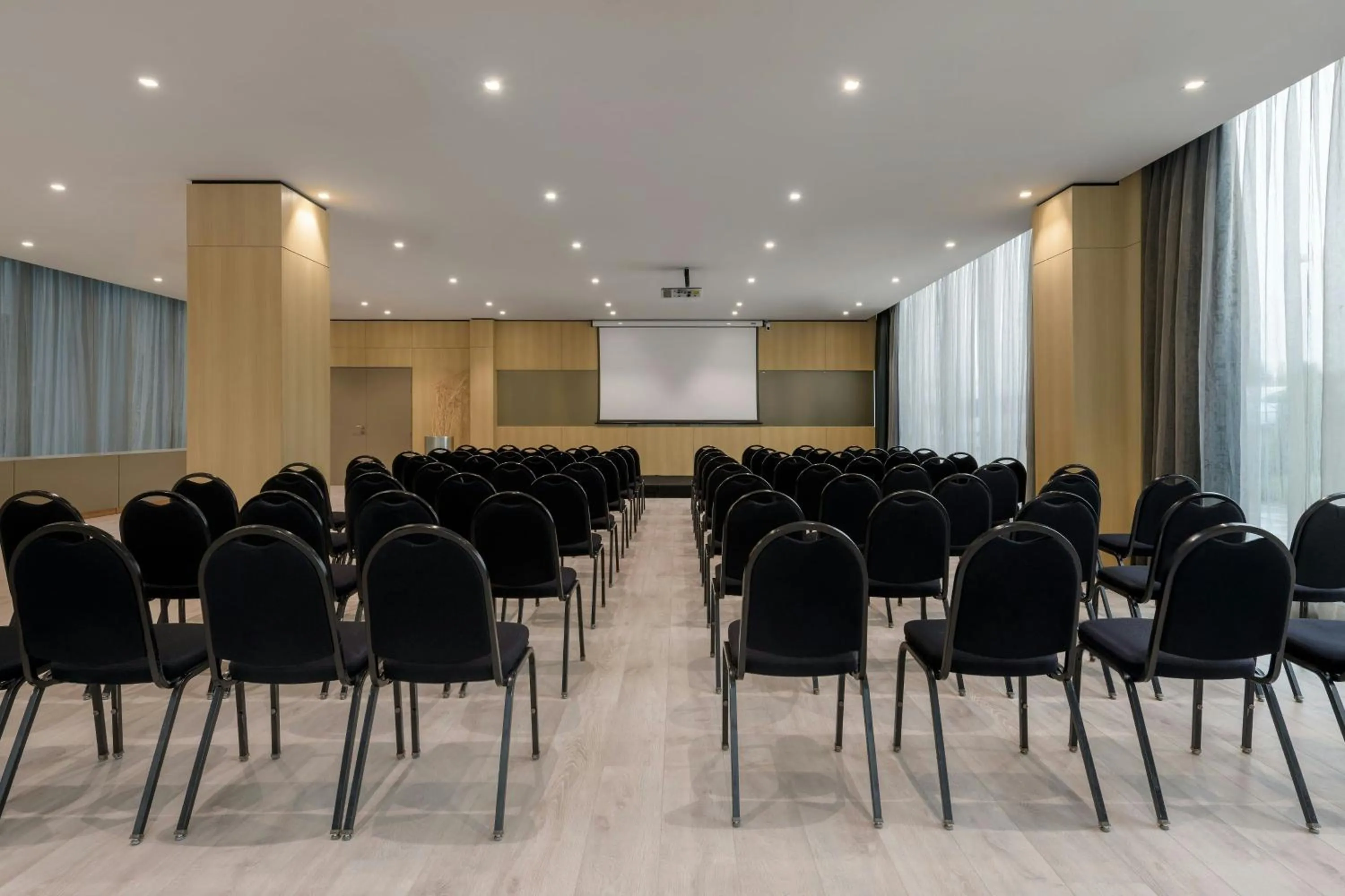 Meeting/conference room in AC Hotel La Finca by Marriott