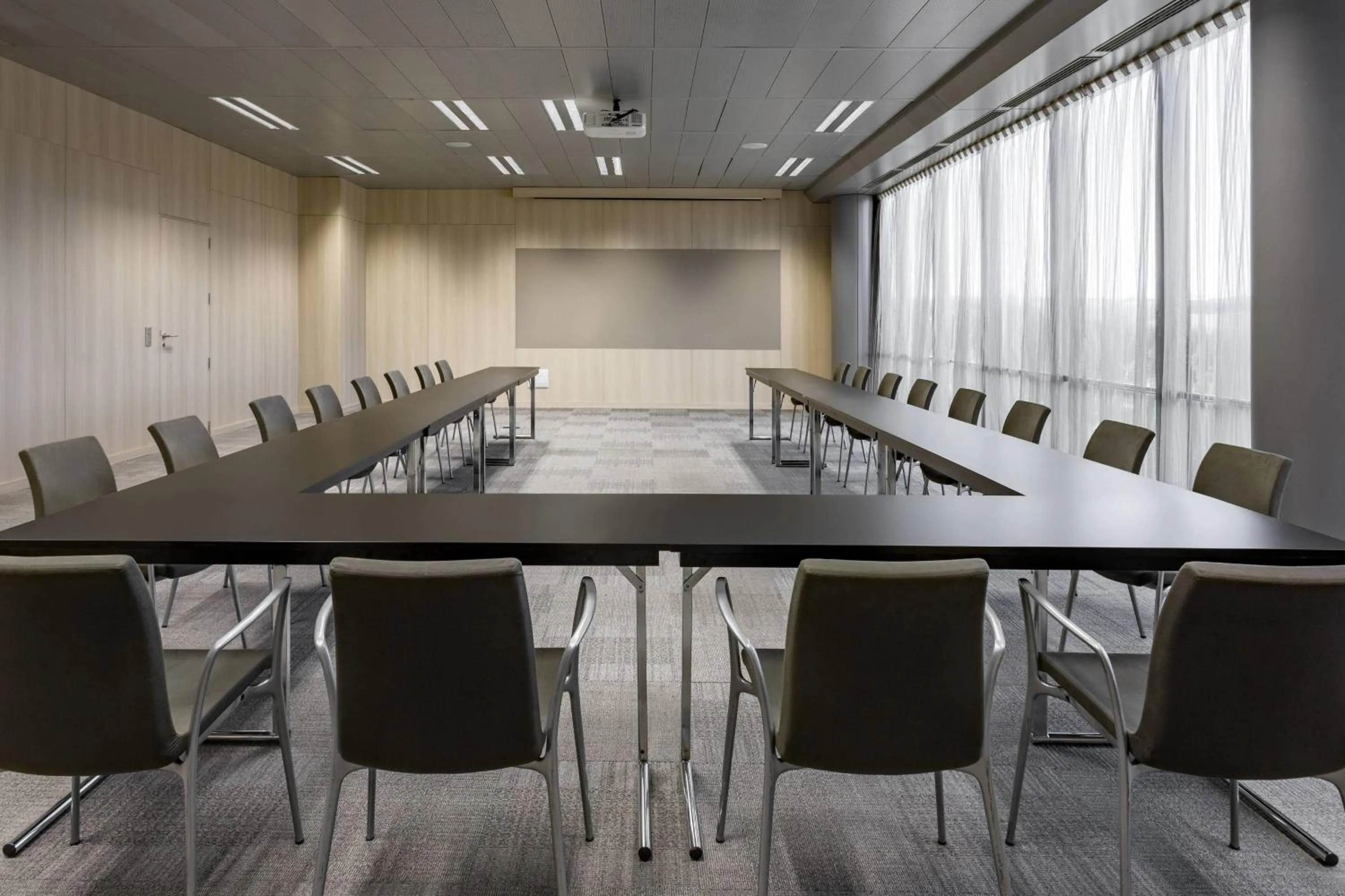 Meeting/conference room in AC Hotel La Finca by Marriott