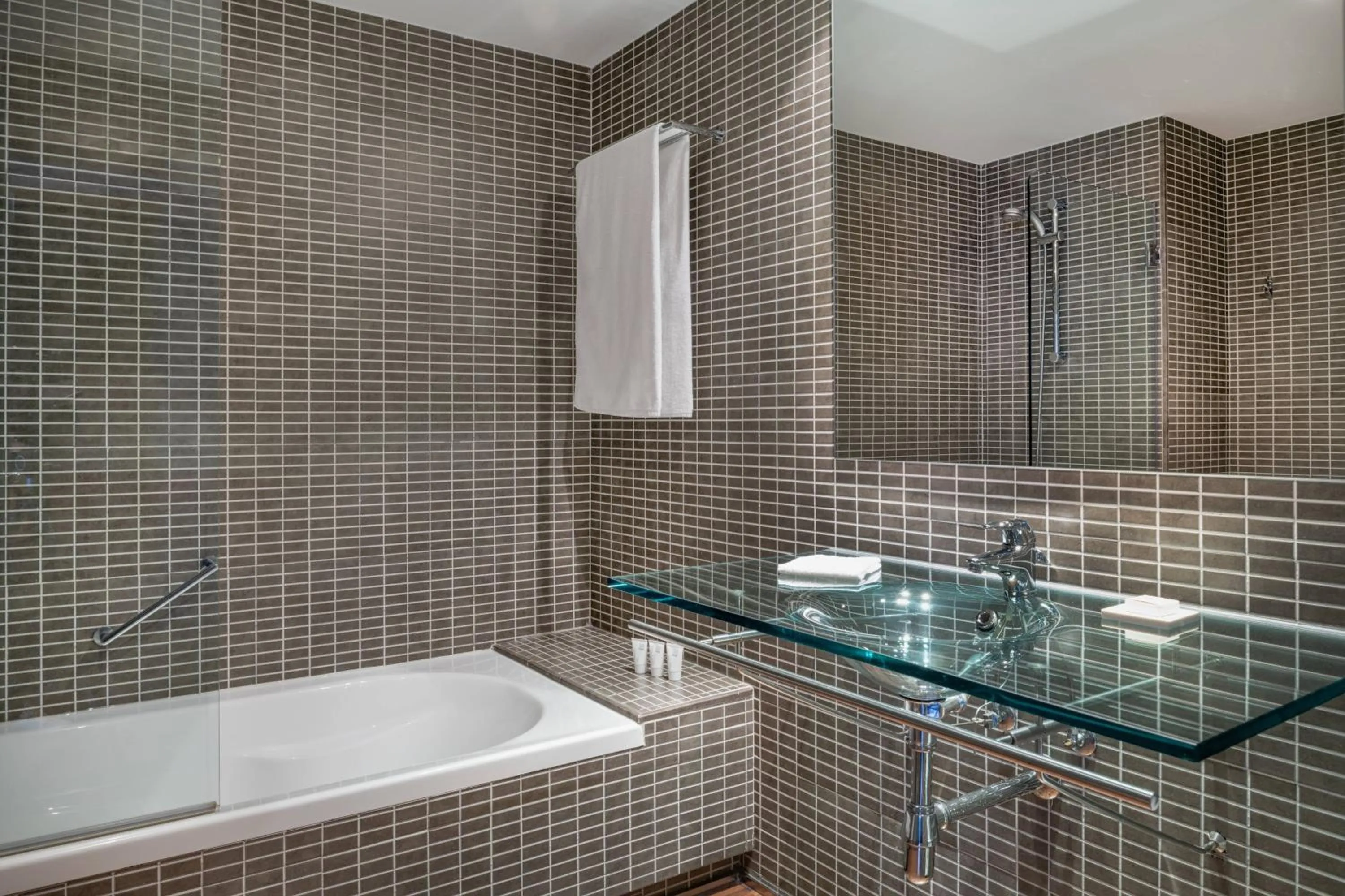 Photo of the whole room in AC Hotel Algeciras by Marriott