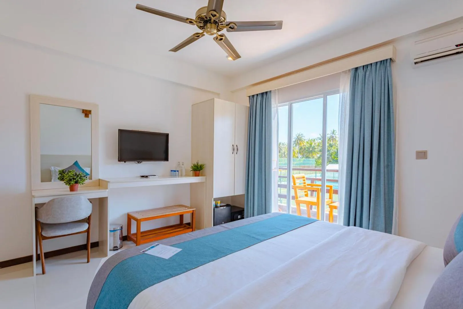 Bedroom, Bed in Dhiguveli Breeze