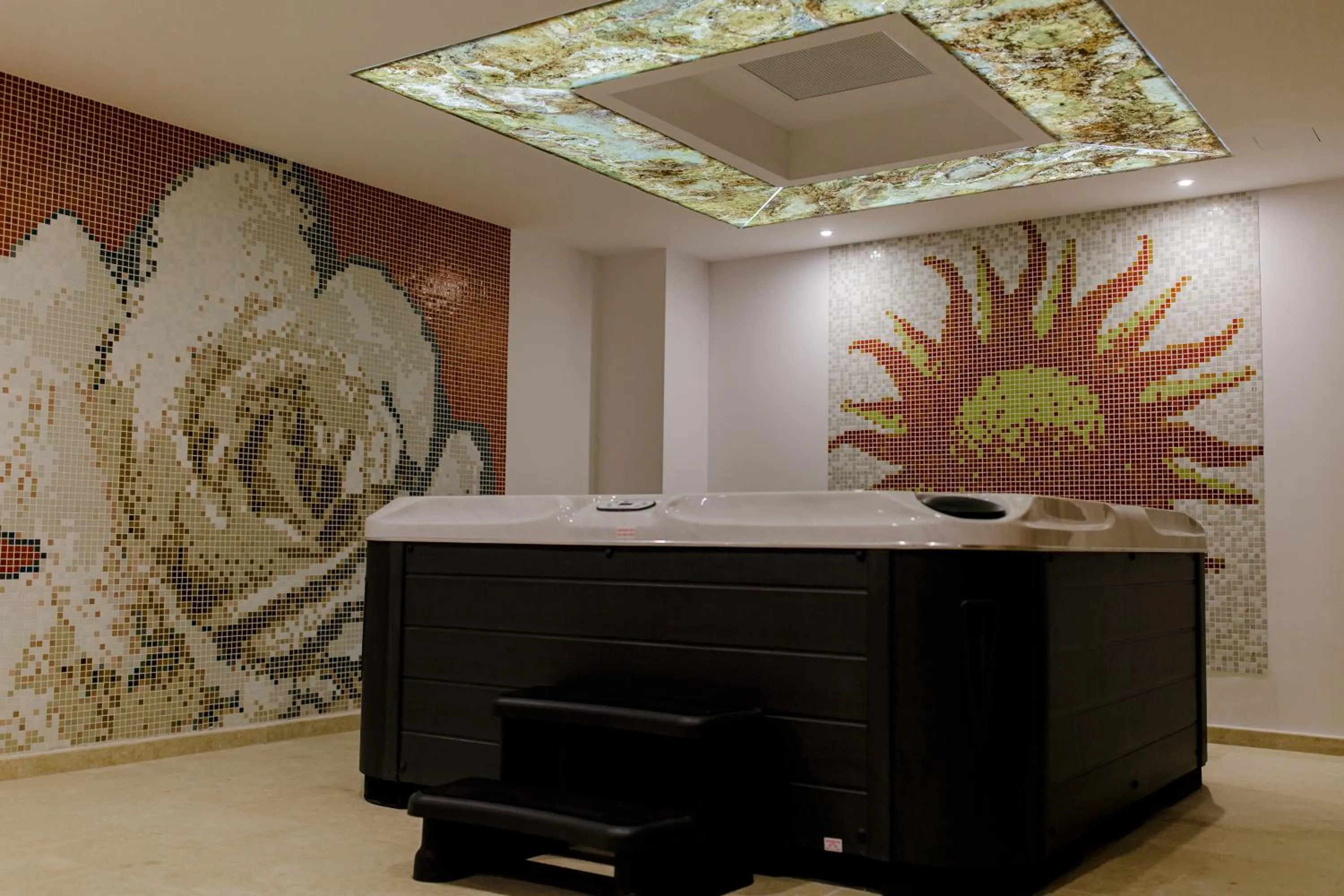 Hot Tub in Muller Hotel Boutique & Spa