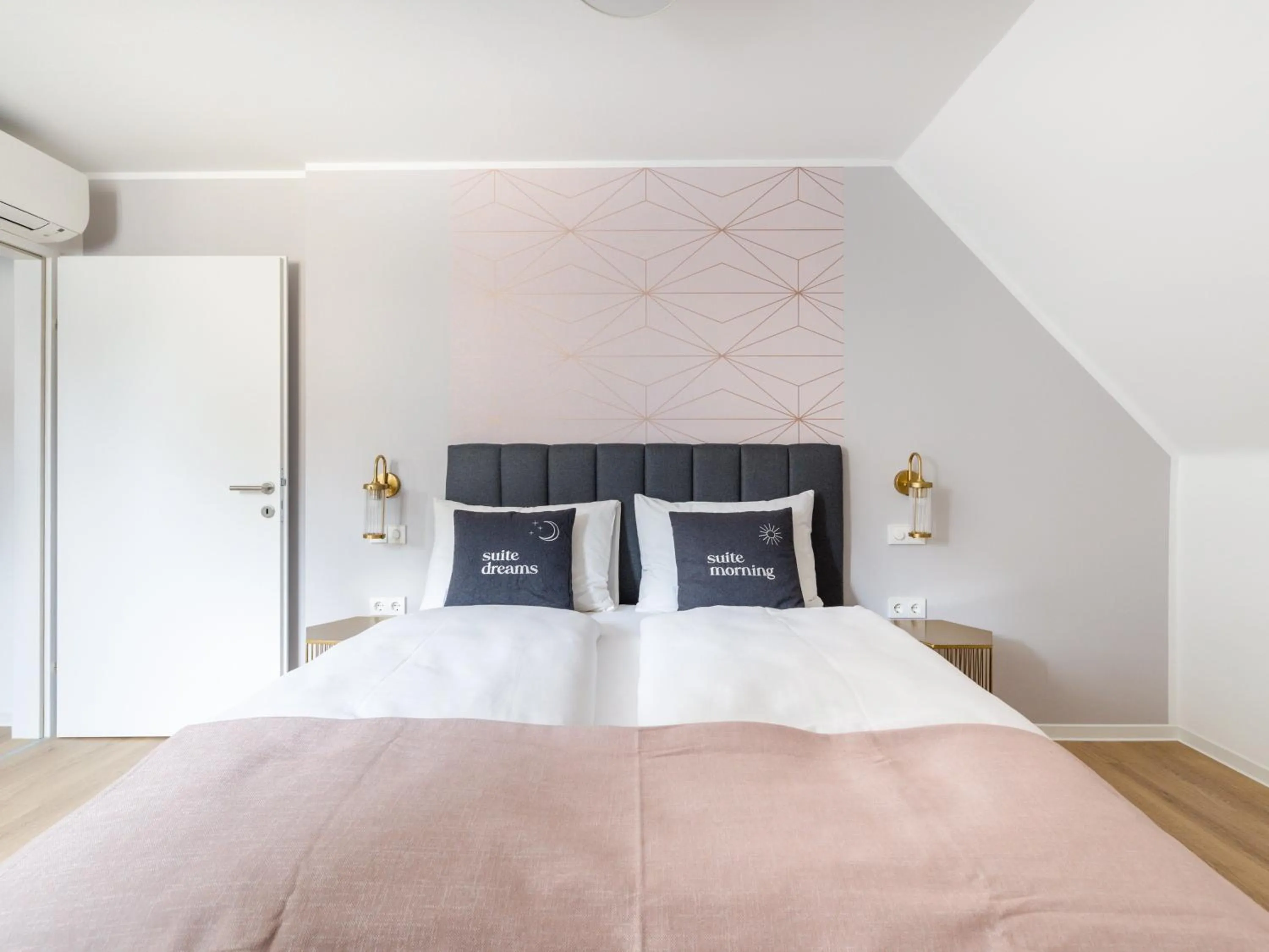 Bed in Limehome Klagenfurt Goessgasse