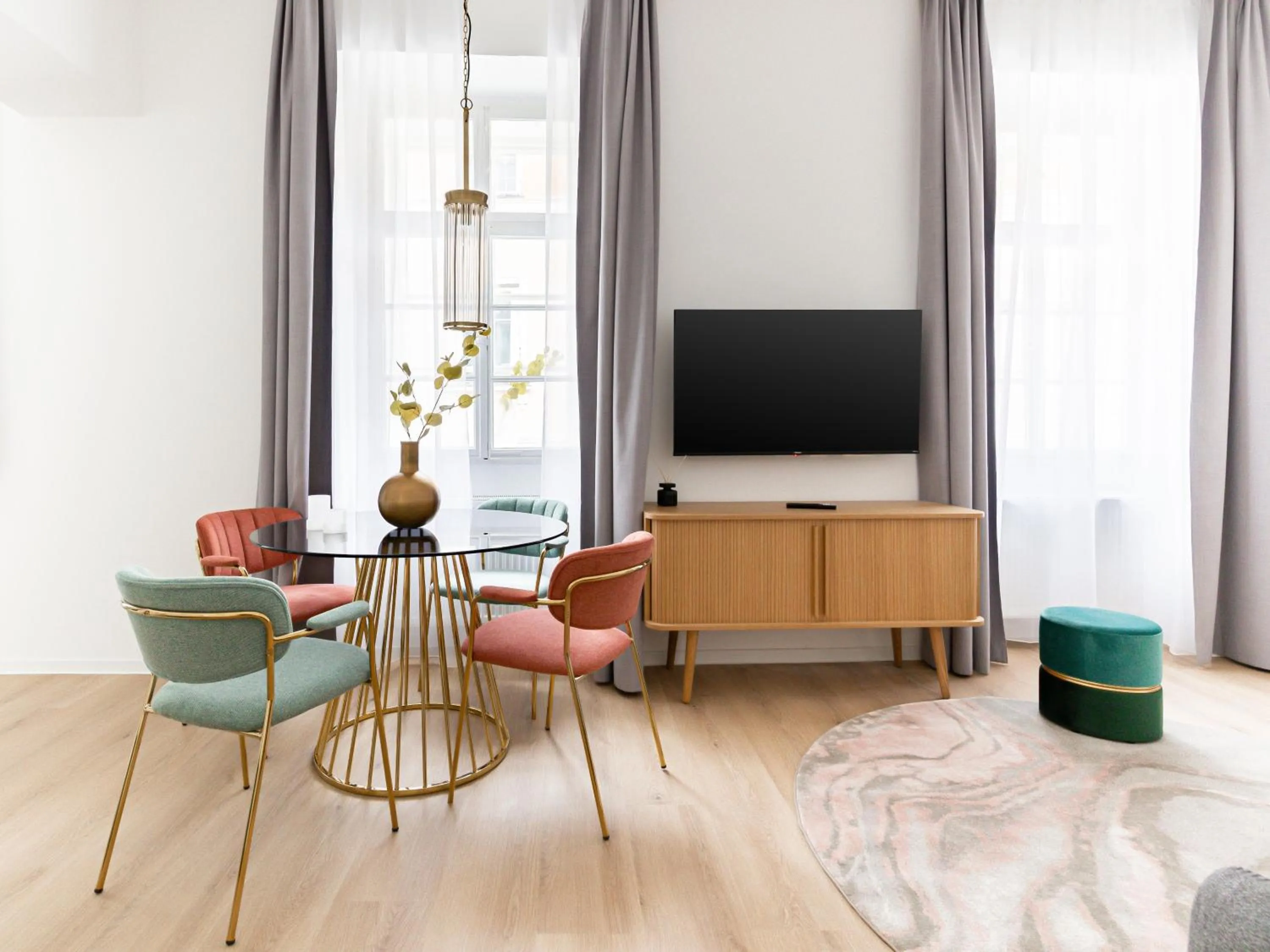 TV and multimedia in Limehome Klagenfurt Goessgasse