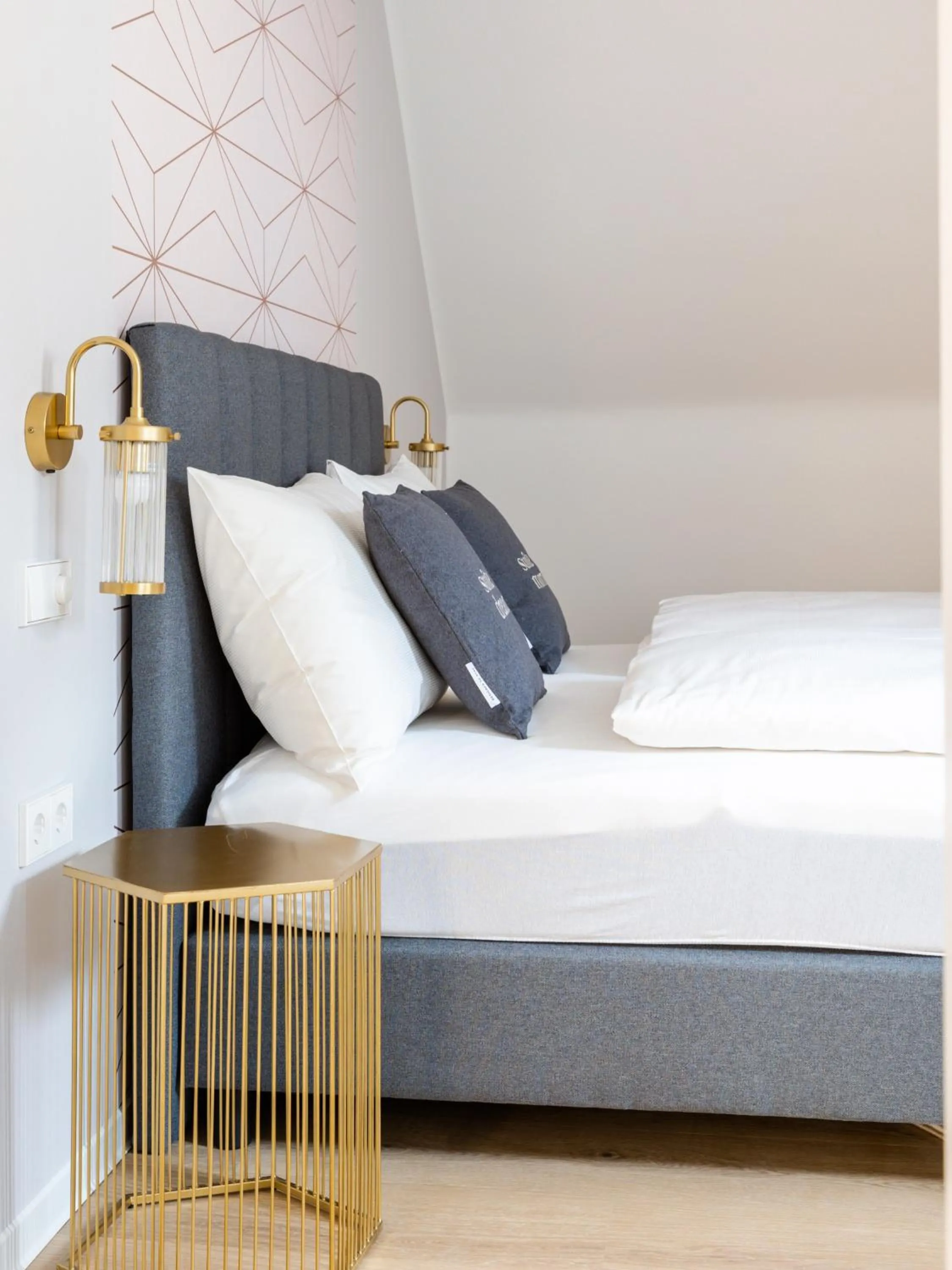 Bed in Limehome Klagenfurt Goessgasse