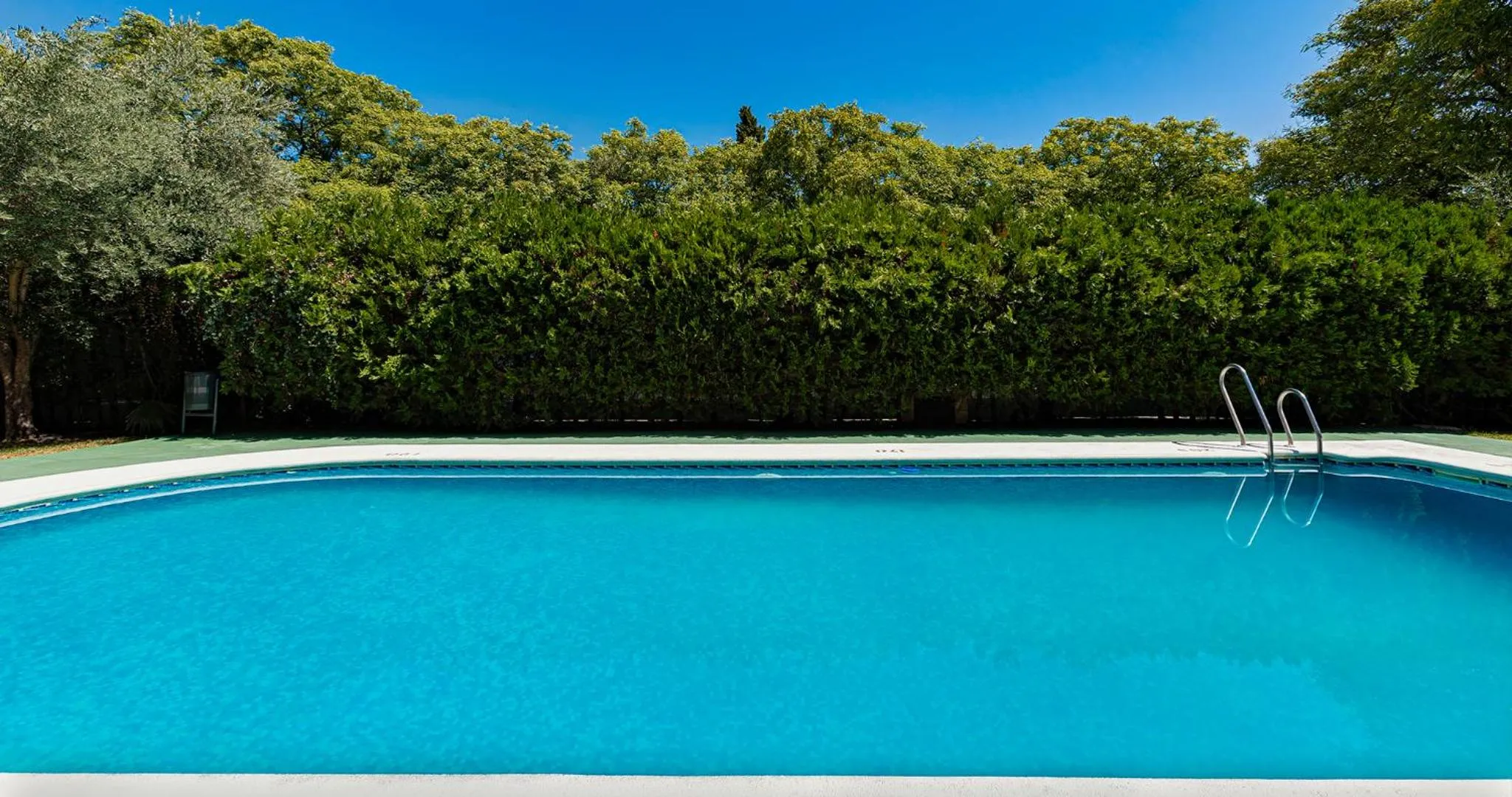 Swimming pool in Apartamentos Vértice Bib Rambla